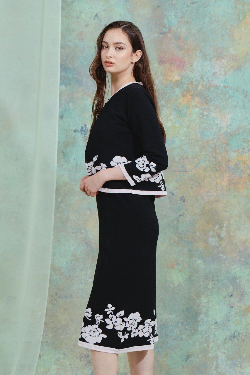 【コルコバード/CORCOVADO】のカメリアジャカードカーディガン 人気、トレンドファッション・服の通販 founy(ファニー) ファッション Fashion レディースファッション Fashion for Women トップス・カットソー Cut & Sew Tops カーディガン・羽織り Layered Style Cardigans シャツ・ブラウス・オフィスカジュアル Elegant Blouses & Button-Ups ロングTシャツ・Tシャツ Longline T-Shirts & Tees カットソー・ベーシックTシャツ Cut-and-Sewn Tops / Stretch Tees & Basics カーディガン Cardigan, Knitwear コンパクト Compact, Small Size ショート Short, Short Length トレンド Trend, Trending Now ビジネス 仕事 通勤 Business / Work / Commuting ボトム Bottoms, Lower Wear ワイド Wide, Wide Fit other-6|ID: prp329100004914724 ipo3291000000036834354