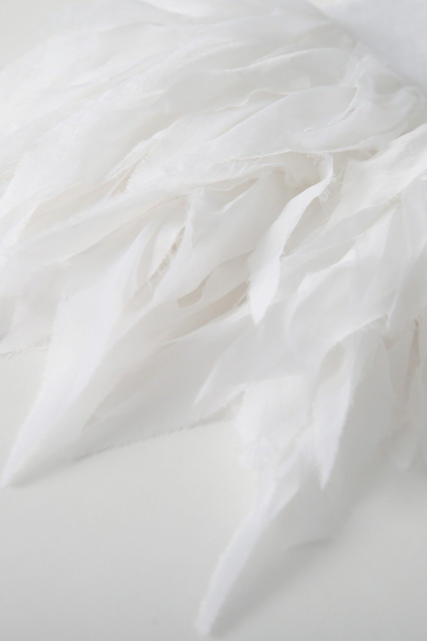 【アユーシ/AAYUSHI】のフェザーフリルカットソー 人気、トレンドファッション・服の通販 founy(ファニー) 　ファッション　Fashion　レディースファッション　Fashion for Women　トップス・カットソー　Cut & Sew Tops　シャツ・ブラウス・オフィスカジュアル　Elegant Blouses & Button-Ups　ロングTシャツ・Tシャツ　Longline T-Shirts & Tees　カットソー・ベーシックTシャツ　Cut-and-Sewn Tops / Stretch Tees & Basics　インド　Indian Textile　カットソー　Cut and Sewn Top　ショルダー　Shoulder, Shoulder Strap　ショート　Short, Short Length　シンプル　Simple, Minimal　スラックス　Slacks, Dress Pants　スリーブ　Sleeve, Long Sleeve / Short Sleeve　デニム　Denim, Jeans Material　ドロップ　Drop Shoulder, Dropped Style　バランス　Balance, Style Balance　フェザー　Feather, Feather Detail　フリル　Frill, Ruffle　ボックス　Boxy, Box Shape　再入荷　Restock / Back in Stock　おすすめ　Recommended / Our Picks　other-6|ID: prp329100004915542 ipo3291000000036844084