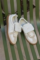 【ウィムガゼット/Whim Gazette】の【THESING】ローカットスニーカー 人気、トレンドファッション・服の通販 founy(ファニー) ファッション Fashion レディースファッション Fashion for Women スニーカー Sneakers, Trainers ハンド Hand, Handmade フラップ Flap, Flap Pocket A/W・秋冬 Autumn/Winter 新作・新入荷 New Arrivals / New In 2025年 2025 2025-2026秋冬・A/W Autumn/Winter 2025–26 AW25–26 thumbnail オフホワイト|ID: prp329100004915564 ipo3291000000036844291