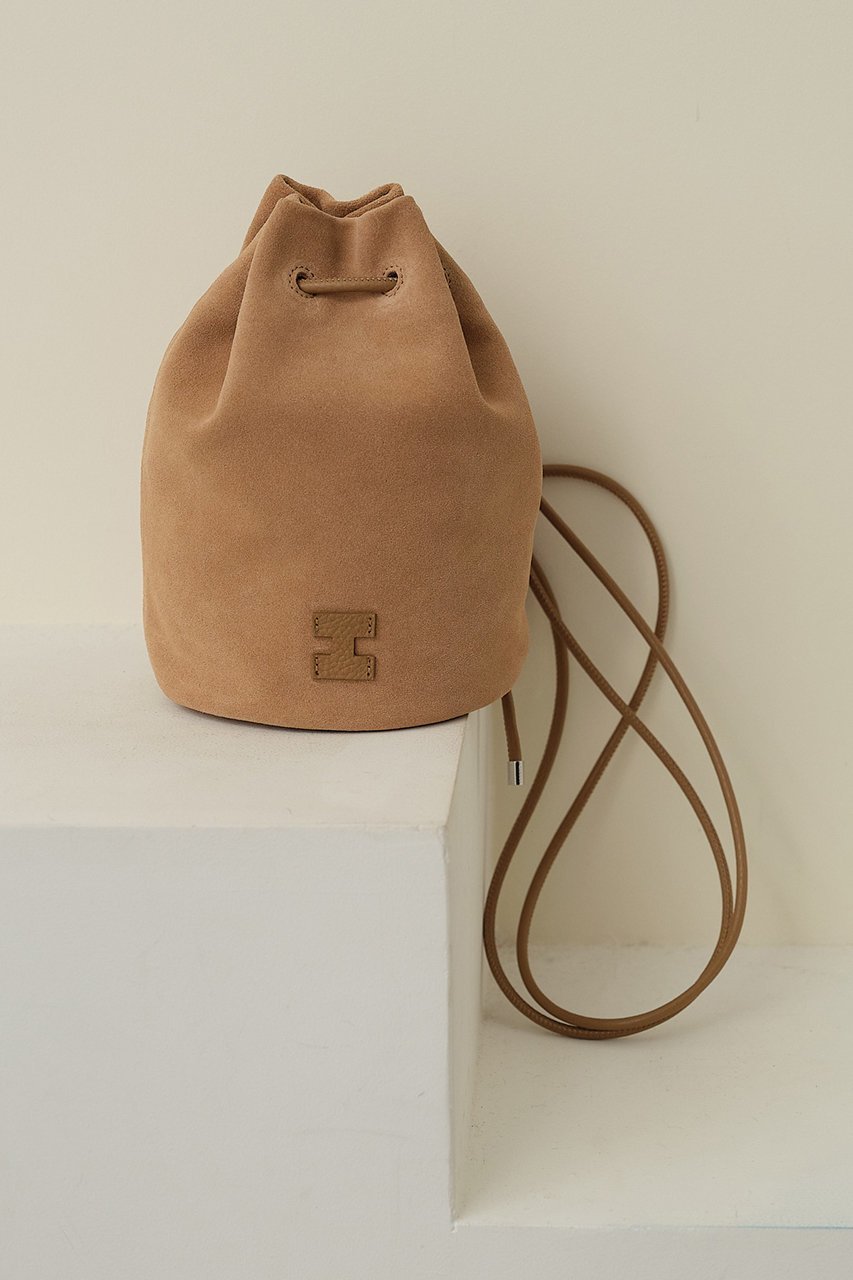 【イアクッチ/IACUCCI】のリド ドロストSD SUEDE 人気、トレンドファッション・服の通販 founy(ファニー) ファッション Fashion レディースファッション Fashion for Women バッグ Bags イタリア Italy コンパクト Compact, Small Size 巾着 Drawstring Bag, Kinchaku ハンカチ Handkerchief, Hanky バケツ Bucket, Bucket Style フォルム Silhouette, Form フロント Front, Front Design メタル Metal, Metal Parts モチーフ Motif, Design Theme ラップ Wrap, Wrap Design リップ Lip, Lip Motif リラックス Relax, Relaxed Fit おすすめ Recommended / Our Picks エレガント 上品 Elegant other-2|ID: prp329100004917121 ipo3291000000036868783