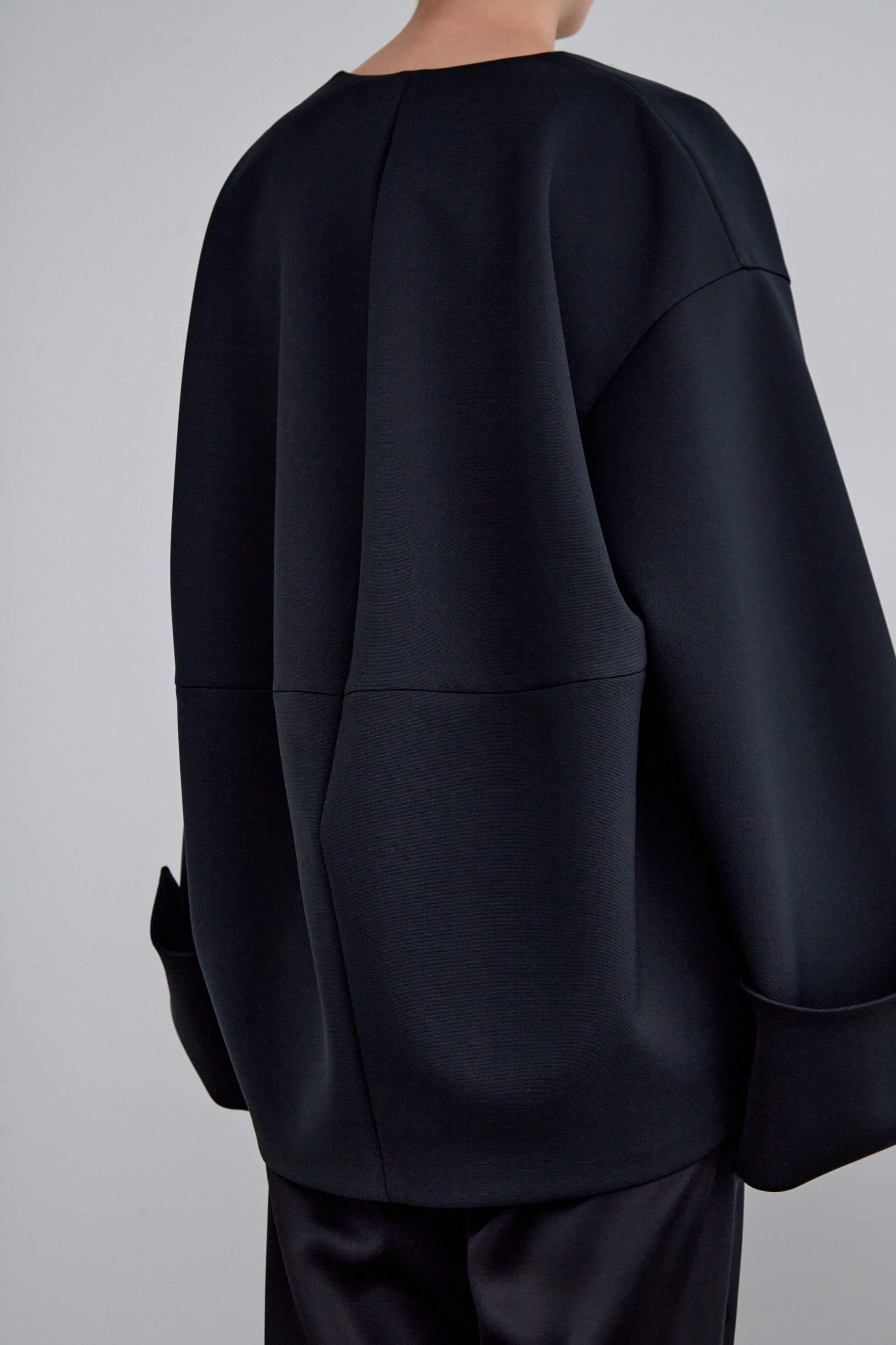 【ル フィル/LE PHIL】の《LE PHIL》スキューバジャージーブラウス 人気、トレンドファッション・服の通販 founy(ファニー) 　ファッション　Fashion　レディースファッション　Fashion for Women　トップス・カットソー　Cut & Sew Tops　シャツ・ブラウス・オフィスカジュアル　Elegant Blouses & Button-Ups　スリーブ　Sleeve, Long Sleeve / Short Sleeve　センター　Center, Center Line　ビッグ　Big, Oversized　ミックス　Mix, Mixed Style　ロング　Long, Long-Length　定番　Standard, Basic Item　other-8|ID: prp329100004917575 ipo3291000000036875651