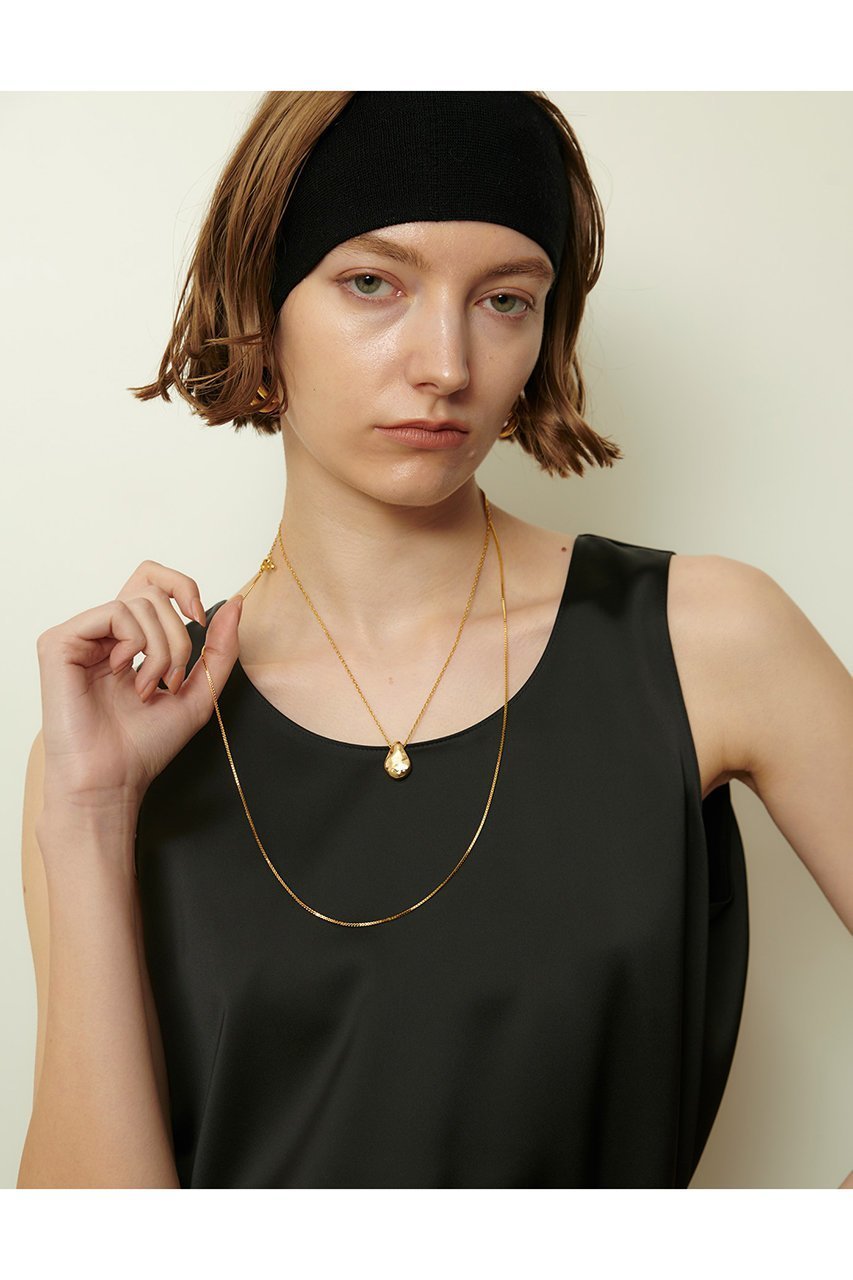 【アルアバイル/allureville】のサテンタンクブラウス 人気、トレンドファッション・服の通販 founy(ファニー) 　ファッション　Fashion　レディースファッション　Fashion for Women　トップス・カットソー　Cut & Sew Tops　キャミソール&ノースリーブ　Camisoles & Sleeveless Tops　シャツ・ブラウス・オフィスカジュアル　Elegant Blouses & Button-Ups　インナー　Innerwear　サテン　Satin, Glossy Fabric　シンプル　Simple, Minimal　ジャケット　Jacket, Outerwear　タンク　Tank Top, Sleeveless Top　ノースリーブ　Sleeveless, No-Sleeve　エレガント 上品　Elegant　夏　Summer　春　Spring　秋　Autumn　other-8|ID: prp329100004917622 ipo3291000000036876065