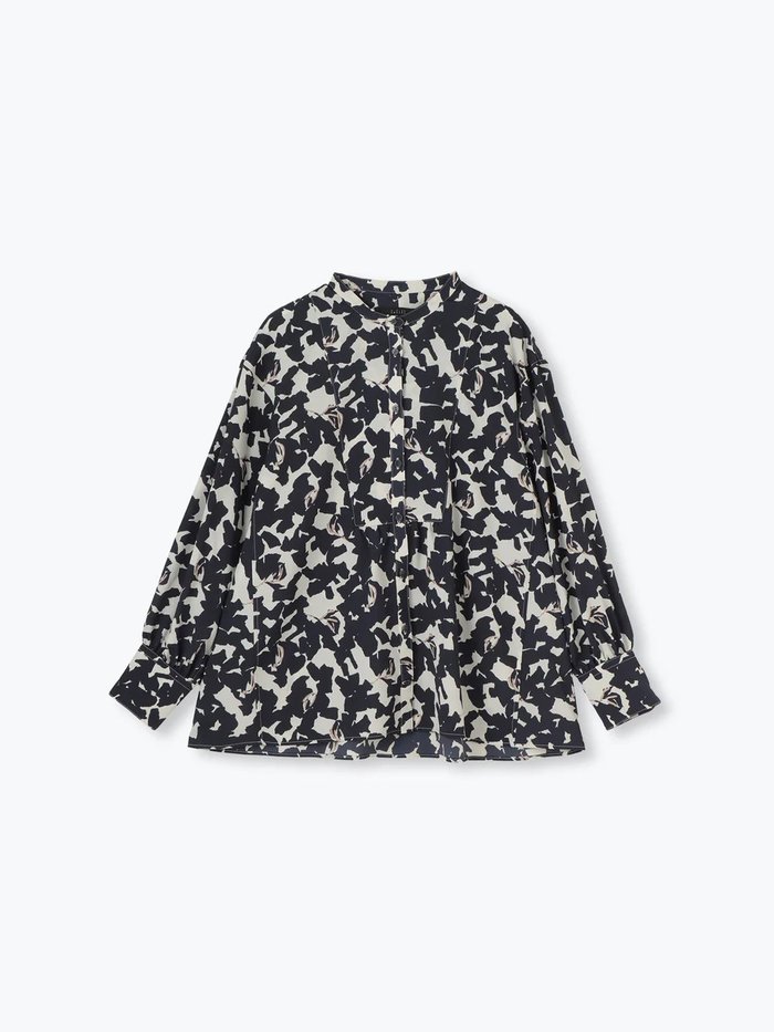 【レリル/lelill】のボタニカルデシンブラウス インテリア・キッズ・メンズ・レディースファッション・服の通販 founy(ファウニー) https://founy.com/ ファッション Fashion レディースファッション Fashion for Women トップス・カットソー Cut & Sew Tops シャツ・ブラウス・オフィスカジュアル Elegant Blouses & Button-Ups シンプル Simple, Minimal スリーブ Sleeve, Long Sleeve / Short Sleeve ドレープ Drape, Draping Fabric リラックス Relax, Relaxed Fit ロング Long, Long-Length |ID: prp329100004917815 ipo3291000000036878077