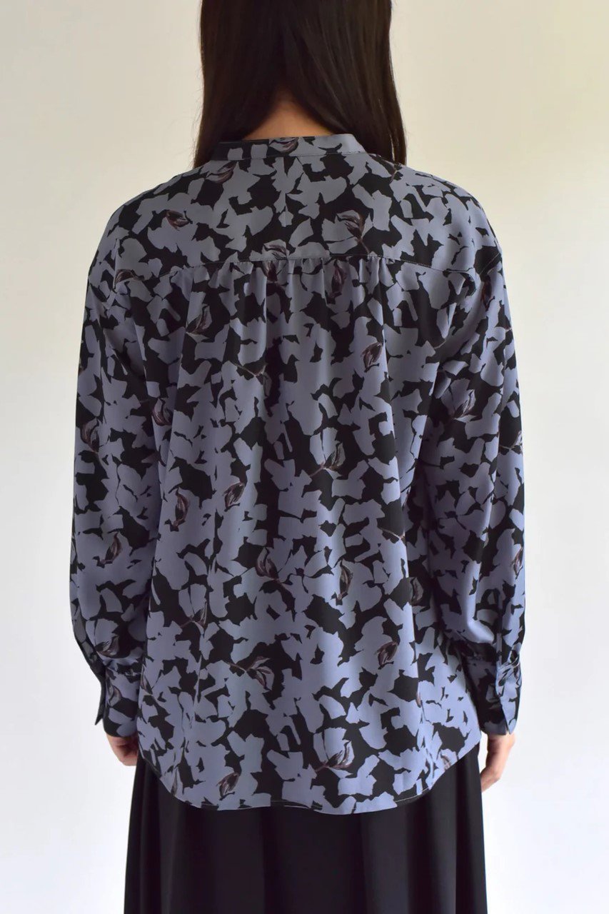 【レリル/lelill】のボタニカルデシンブラウス 人気、トレンドファッション・服の通販 founy(ファニー) 　ファッション　Fashion　レディースファッション　Fashion for Women　トップス・カットソー　Cut & Sew Tops　シャツ・ブラウス・オフィスカジュアル　Elegant Blouses & Button-Ups　シンプル　Simple, Minimal　スリーブ　Sleeve, Long Sleeve / Short Sleeve　ドレープ　Drape, Draping Fabric　リラックス　Relax, Relaxed Fit　ロング　Long, Long-Length　other-6|ID: prp329100004917815 ipo3291000000036878084