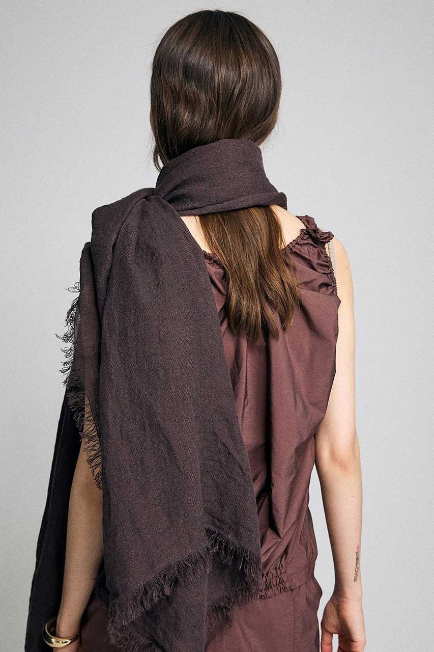 【ブリル/BRILL】のタフタギャザーノースリーブブラウス 人気、トレンドファッション・服の通販 founy(ファニー) 　ファッション　Fashion　レディースファッション　Fashion for Women　トップス・カットソー　Cut & Sew Tops　キャミソール&ノースリーブ　Camisoles & Sleeveless Tops　シャツ・ブラウス・オフィスカジュアル　Elegant Blouses & Button-Ups　ギャザー　Gathered, Ruffled　タフタ　Taffeta, Structured Fabric　タンク　Tank Top, Sleeveless Top　ノースリーブ　Sleeveless, No-Sleeve　フォルム　Silhouette, Form　エレガント 上品　Elegant　other-3|ID: prp329100004917862 ipo3291000000036878739