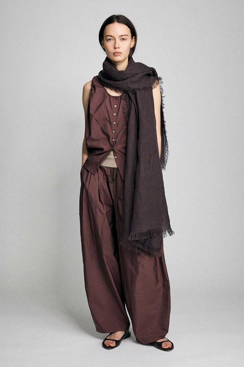 【ブリル/BRILL】のタフタギャザーノースリーブブラウス 人気、トレンドファッション・服の通販 founy(ファニー) 　ファッション　Fashion　レディースファッション　Fashion for Women　トップス・カットソー　Cut & Sew Tops　キャミソール&ノースリーブ　Camisoles & Sleeveless Tops　シャツ・ブラウス・オフィスカジュアル　Elegant Blouses & Button-Ups　ギャザー　Gathered, Ruffled　タフタ　Taffeta, Structured Fabric　タンク　Tank Top, Sleeveless Top　ノースリーブ　Sleeveless, No-Sleeve　フォルム　Silhouette, Form　エレガント 上品　Elegant　other-5|ID: prp329100004917862 ipo3291000000036878741