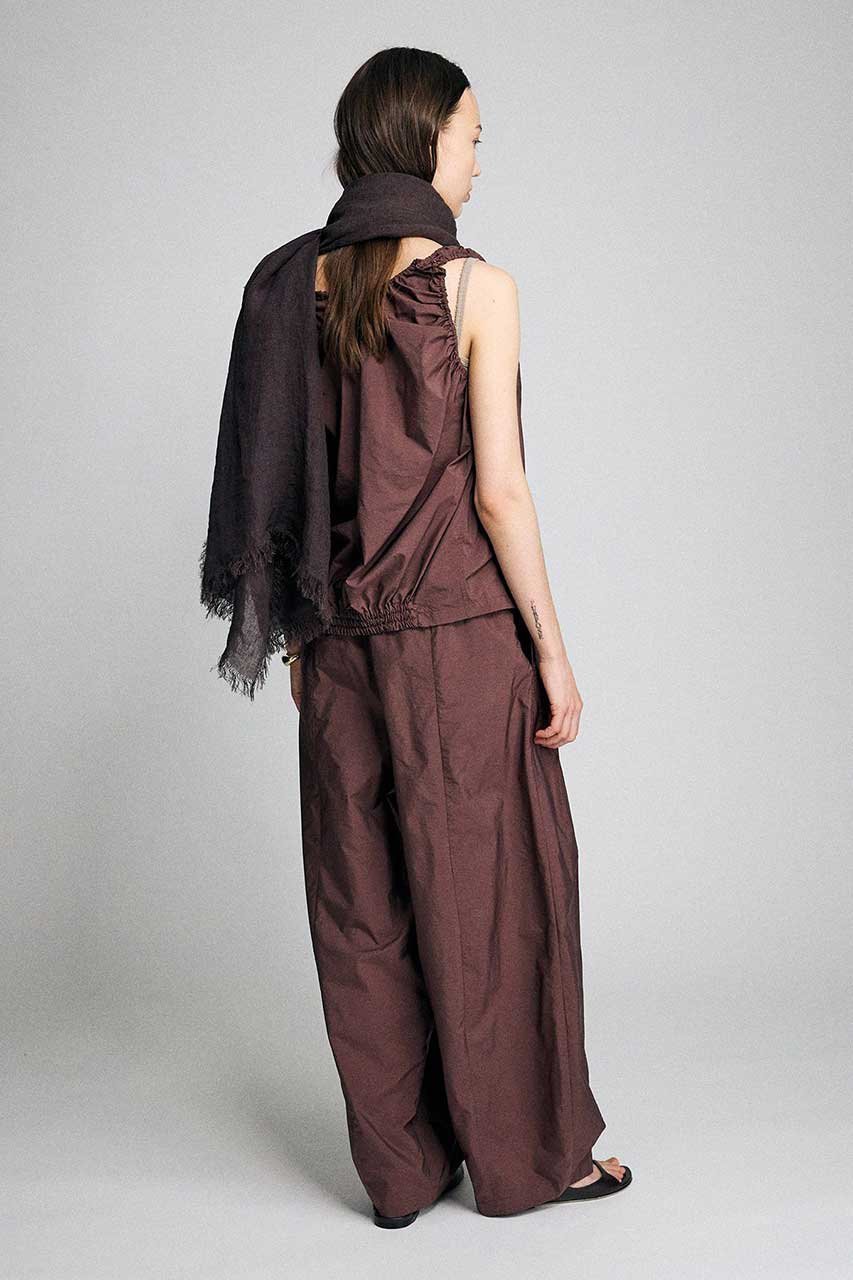 【ブリル/BRILL】のタフタギャザーノースリーブブラウス 人気、トレンドファッション・服の通販 founy(ファニー) 　ファッション　Fashion　レディースファッション　Fashion for Women　トップス・カットソー　Cut & Sew Tops　キャミソール&ノースリーブ　Camisoles & Sleeveless Tops　シャツ・ブラウス・オフィスカジュアル　Elegant Blouses & Button-Ups　ギャザー　Gathered, Ruffled　タフタ　Taffeta, Structured Fabric　タンク　Tank Top, Sleeveless Top　ノースリーブ　Sleeveless, No-Sleeve　フォルム　Silhouette, Form　エレガント 上品　Elegant　other-7|ID: prp329100004917862 ipo3291000000036878743