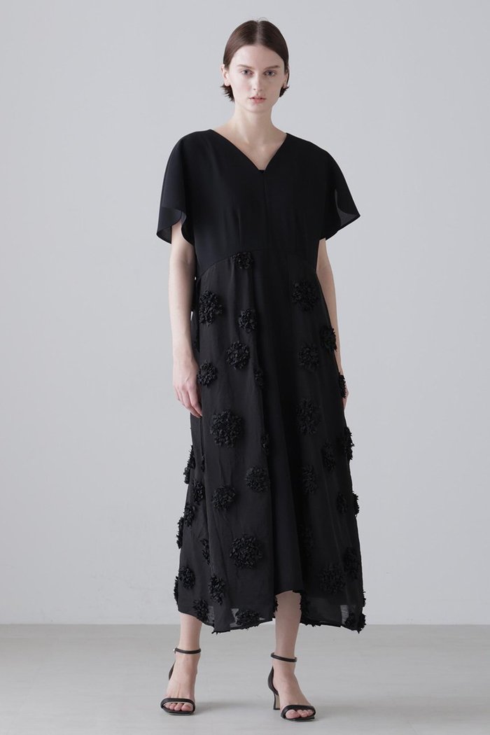 【アドーア/ADORE】のドットフラワーエンブロイダリーワンピース インテリア・キッズ・メンズ・レディースファッション・服の通販 founy(ファニー) https://founy.com/ ファッション Fashion レディースファッション Fashion for Women ワンピース Dresses チュニック Tunic Tops & Dresses アンダー Underwear Essentials エンブロイダリー Embroidery Design オケージョン Occasion Wear シアー Sheer, See-Through チュニック Tunic, Long Top ドット Polka Dot, Dot Pattern フラワー Flower, Floral ロング Long, Long-Length |ID: prp329100004918629 ipo3291000000036893470