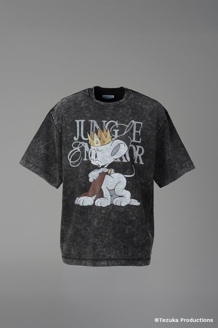 【メゾンスペシャル/MAISON SPECIAL】の【UNISEX】【TEZUKA CHARACTERS for MAISON SPECIAL】- JUNGLE EMPEROR LEO - Prime-Over Fade Crew Neck Graphic T-Shirt/- ジャングル大帝レオ - フェードクルーネックグラフィックT インテリア・キッズ・メンズ・レディースファッション・服の通販 founy(ファニー) https://founy.com/ ファッション Fashion レディースファッション Fashion for Women トップス・カットソー Cut & Sew Tops シャツ・ブラウス・オフィスカジュアル Elegant Blouses & Button-Ups ロングTシャツ・Tシャツ Longline T-Shirts & Tees カットソー・ベーシックTシャツ Cut-and-Sewn Tops / Stretch Tees & Basics イラスト Illustration インナー Innerwear キャラクター Character, Licensed Characters グラフィック Graphic, Graphic Design ショルダー Shoulder, Shoulder Strap ショート Short, Short Length シンプル Simple, Minimal スリーブ Sleeve, Long Sleeve / Short Sleeve ドロップ Drop Shoulder, Dropped Style バランス Balance, Style Balance パターン Pattern, Design Print フィット Fit, Slim Fit プリント Print, Printed Pattern ユニセックス Unisex, Genderless ユーズド Used, Vintage-Look リアル Real, Realistic |ID: prp329100004918810 ipo3291000000036897204