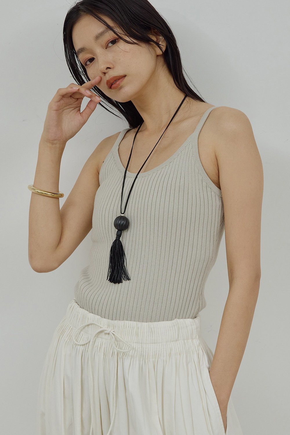 【ガリャルダガランテ/GALLARDAGALANTE】のリブニットキャミソール インテリア・キッズ・メンズ・レディースファッション・服の通販 founy(ファニー) 　ファッション　Fashion　レディースファッション　Fashion for Women　トップス・カットソー　Cut & Sew Tops　ニット　Knit Tops & Sweaters　キャミソール&ノースリーブ　Camisoles & Sleeveless Tops　シャツ・ブラウス・オフィスカジュアル　Elegant Blouses & Button-Ups　ロングTシャツ・Tシャツ　Longline T-Shirts & Tees　カットソー・ベーシックTシャツ　Cut-and-Sewn Tops / Stretch Tees & Basics　インナー　Innerwear　キャミソール　Camisole, Spaghetti Strap Top　シンプル　Simple, Minimal　タンク　Tank Top, Sleeveless Top　ベーシック　Basic, Essential　ラップ　Wrap, Wrap Design　エレガント 上品　Elegant　ベージュ|ID: prp329100004918813 ipo3291000000036897229