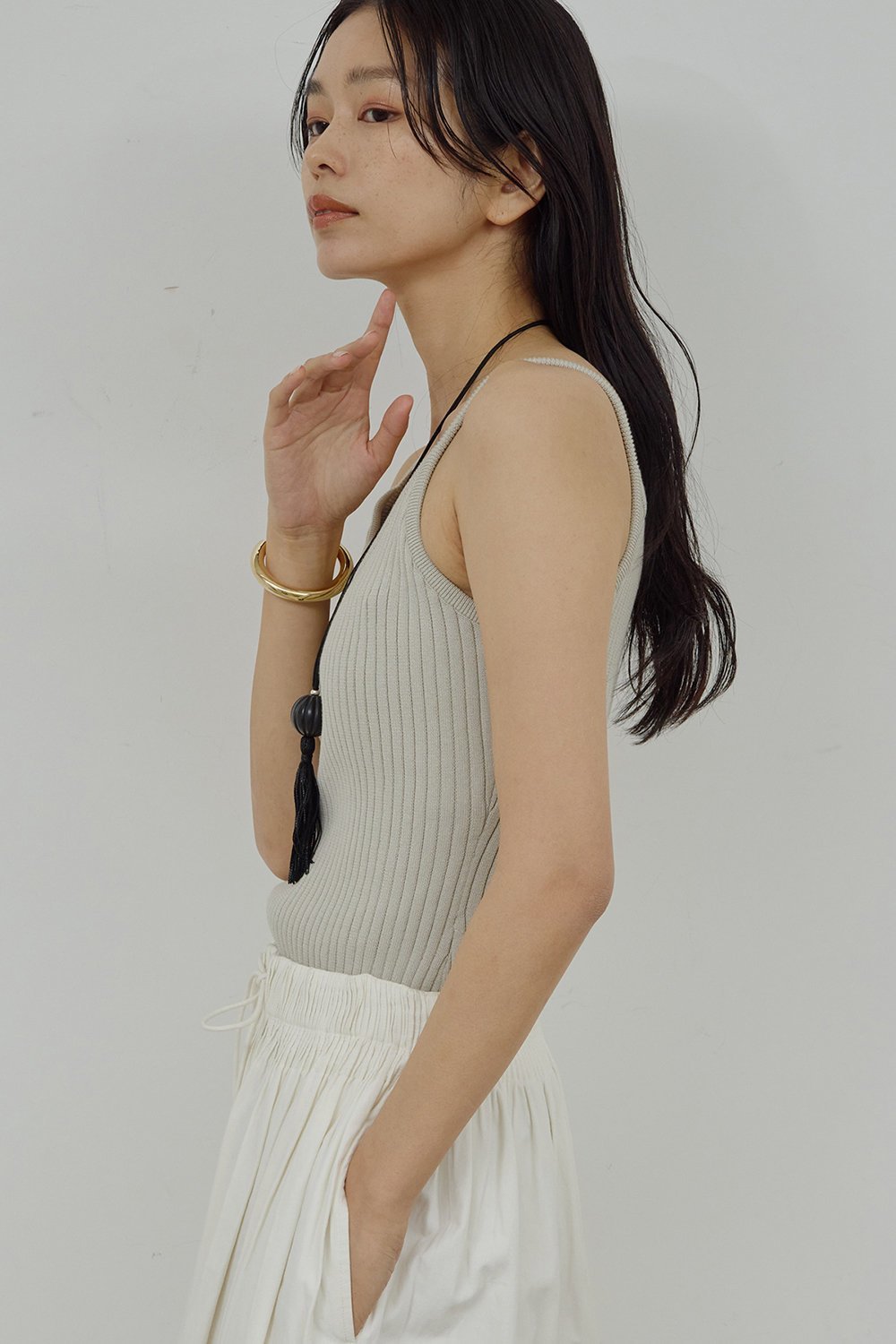 【ガリャルダガランテ/GALLARDAGALANTE】のリブニットキャミソール 人気、トレンドファッション・服の通販 founy(ファニー) 　ファッション　Fashion　レディースファッション　Fashion for Women　トップス・カットソー　Cut & Sew Tops　ニット　Knit Tops & Sweaters　キャミソール&ノースリーブ　Camisoles & Sleeveless Tops　シャツ・ブラウス・オフィスカジュアル　Elegant Blouses & Button-Ups　ロングTシャツ・Tシャツ　Longline T-Shirts & Tees　カットソー・ベーシックTシャツ　Cut-and-Sewn Tops / Stretch Tees & Basics　インナー　Innerwear　キャミソール　Camisole, Spaghetti Strap Top　シンプル　Simple, Minimal　タンク　Tank Top, Sleeveless Top　ベーシック　Basic, Essential　ラップ　Wrap, Wrap Design　エレガント 上品　Elegant　other-6|ID: prp329100004918813 ipo3291000000036897234