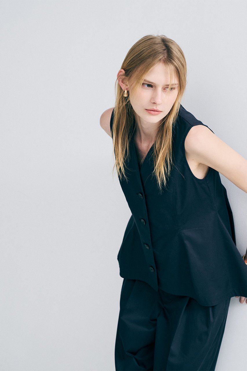 【アンクレイヴ/uncrave】のコットンクロスプレーン ペプラムジレブラウス 人気、トレンドファッション・服の通販 founy(ファニー) ファッション Fashion レディースファッション Fashion for Women アウター Coat / Outerwear Collection トップス・カットソー Cut & Sew Tops キャミソール&ノースリーブ Camisoles & Sleeveless Tops シャツ・ブラウス・オフィスカジュアル Elegant Blouses & Button-Ups ベスト&ジレ / 重ね着スタイル Vests & Gilets コルセット Corset, Bustier サテン Satin, Glossy Fabric シェイプ Shape, Slim Fit セットアップ Set-Up, Coordinated Outfit ノースリーブ Sleeveless, No-Sleeve ブロード Broadcloth, Fine Cotton ペプラム Peplum, Flared Hem other-8|ID: prp329100004918832 ipo3291000000036897798