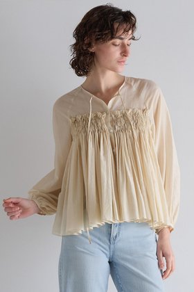 【マルティニーク/martinique】 プリーツブラウス人気、トレンドファッション・服の通販 founy(ファニー) ファッション Fashion レディースファッション Fashion for Women トップス・カットソー Cut & Sew Tops シャツ・ブラウス・オフィスカジュアル Elegant Blouses & Button-Ups おすすめ Recommended / Our Picks ギャザー Gathered, Ruffled シルク Silk, 100% Silk シンプル Simple, Minimal スリーブ Sleeve, Long Sleeve / Short Sleeve フロント Front, Front Design プリーツ Pleats, Pleated ペンシル Pencil, Pencil Skirt リラックス Relax, Relaxed Fit ロング Long, Long-Length エレガント 上品 Elegant |ID:prp329100004918838