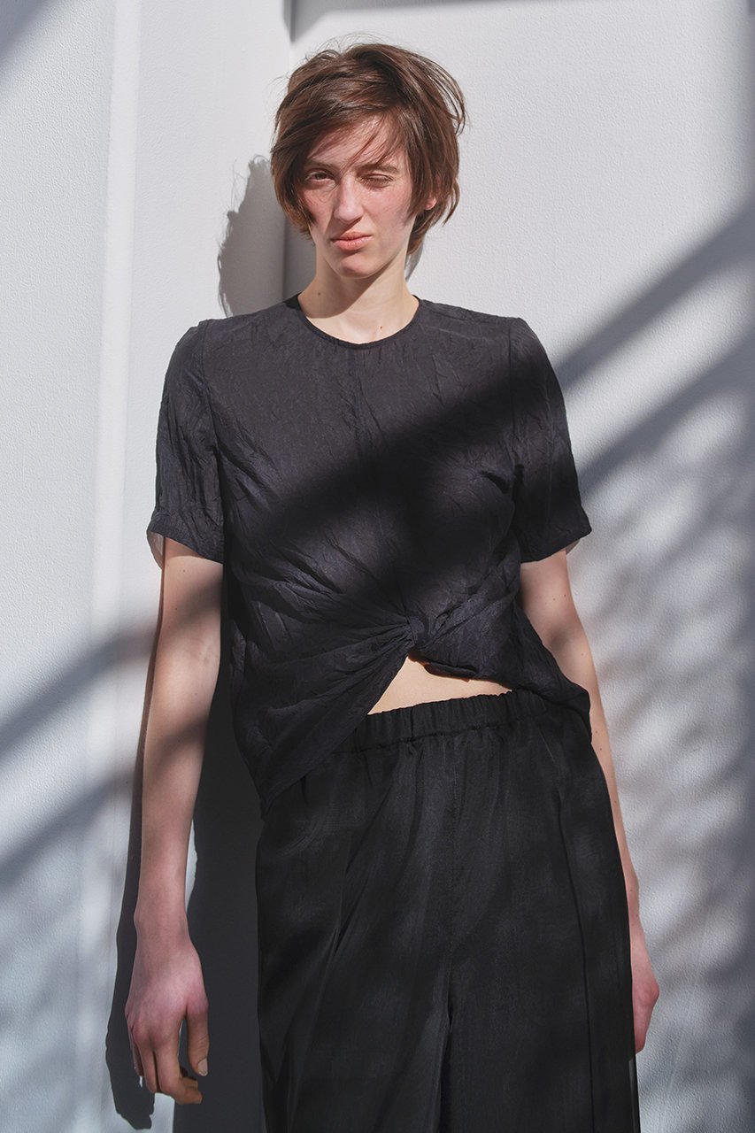 【ミラ ショーン バイ チカ キサダ/mila schon by chika kisada】のシルク混クリンクルクロスTブラウス 人気、トレンドファッション・服の通販 founy(ファニー) 　ファッション　Fashion　レディースファッション　Fashion for Women　トップス・カットソー　Cut & Sew Tops　シャツ・ブラウス・オフィスカジュアル　Elegant Blouses & Button-Ups　おすすめ　Recommended / Our Picks　ギャザー　Gathered, Ruffled　ショート　Short, Short Length　シルク　Silk, 100% Silk　スリーブ　Sleeve, Long Sleeve / Short Sleeve　セットアップ　Set-Up, Coordinated Outfit　ドレス　Dress, One-Piece　フロント　Front, Front Design　旅行　Travel　other-5|ID: prp329100004918908 ipo3291000000036898451