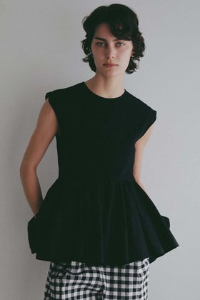 【ハー/HER.】のボリュームペプラムカットソー 人気、トレンドファッション・服の通販 founy(ファニー) ファッション Fashion レディースファッション Fashion for Women トップス・カットソー Cut & Sew Tops シャツ・ブラウス・オフィスカジュアル Elegant Blouses & Button-Ups ロングTシャツ・Tシャツ Longline T-Shirts & Tees カットソー・ベーシックTシャツ Cut-and-Sewn Tops / Stretch Tees & Basics おすすめ Recommended / Our Picks カットソー Cut and Sewn Top ショート Short, Short Length スリーブ Sleeve, Long Sleeve / Short Sleeve ドッキング Docking, Mixed Material フリル Frill, Ruffle フレア Flare, Flared フレンチ French, French Style ペプラム Peplum, Flared Hem 新作・新入荷 New Arrivals / New In |ID:prp329100004919072