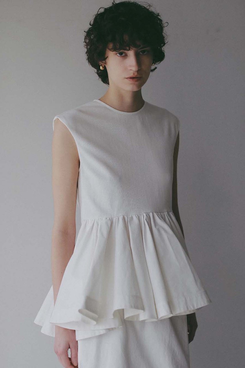 【ハー/HER.】のボリュームペプラムカットソー インテリア・キッズ・メンズ・レディースファッション・服の通販 founy(ファニー) 　ファッション　Fashion　レディースファッション　Fashion for Women　トップス・カットソー　Cut & Sew Tops　シャツ・ブラウス・オフィスカジュアル　Elegant Blouses & Button-Ups　ロングTシャツ・Tシャツ　Longline T-Shirts & Tees　カットソー・ベーシックTシャツ　Cut-and-Sewn Tops / Stretch Tees & Basics　おすすめ　Recommended / Our Picks　カットソー　Cut and Sewn Top　ショート　Short, Short Length　スリーブ　Sleeve, Long Sleeve / Short Sleeve　ドッキング　Docking, Mixed Material　フリル　Frill, Ruffle　フレア　Flare, Flared　フレンチ　French, French Style　ペプラム　Peplum, Flared Hem　新作・新入荷　New Arrivals / New In　オフホワイト|ID: prp329100004919072 ipo3291000000036900315