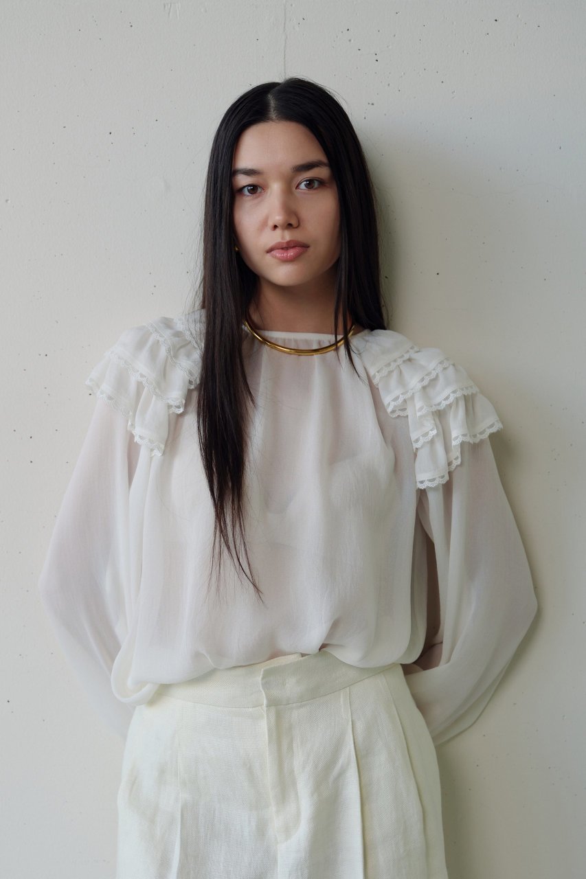 【ジェイドット/j.】のシアージョーゼット ショルダーフリルブラウス 人気、トレンドファッション・服の通販 founy(ファニー) 　ファッション　Fashion　レディースファッション　Fashion for Women　トップス・カットソー　Cut & Sew Tops　シャツ・ブラウス・オフィスカジュアル　Elegant Blouses & Button-Ups　エアリー　Airy Texture　カフス　Cuff Design　ギャザー　Gathered, Ruffled　シアー　Sheer, See-Through　ジョーゼット　Georgette, Semi-Sheer Fabric　スリーブ　Sleeve, Long Sleeve / Short Sleeve　デニム　Denim, Jeans Material　パーティ　Party, Party Style　フェミニン　Feminine, Girly　レース　Lace, Lace Fabric　ロング　Long, Long-Length　新作・新入荷　New Arrivals / New In　other-6|ID: prp329100004919431 ipo3291000000036905300