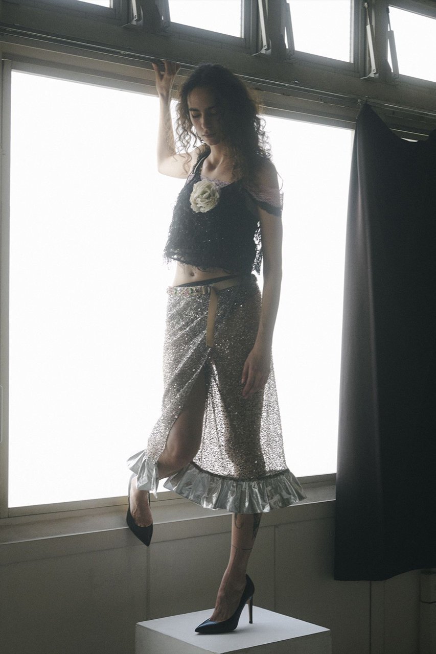 【ルール ロジェット/leur logette】のシアーフリンジキャミトップス 人気、トレンドファッション・服の通販 founy(ファニー) 　ファッション　Fashion　レディースファッション　Fashion for Women　トップス・カットソー　Cut & Sew Tops　キャミソール&ノースリーブ　Camisoles & Sleeveless Tops　シャツ・ブラウス・オフィスカジュアル　Elegant Blouses & Button-Ups　ロングTシャツ・Tシャツ　Longline T-Shirts & Tees　カットソー・ベーシックTシャツ　Cut-and-Sewn Tops / Stretch Tees & Basics　イタリア　Italy　キャミソール　Camisole, Spaghetti Strap Top　ジャカード／ジャガード　Jacquard, Woven Pattern　スパンコール　Sequins, Sequin Embellishment　タンク　Tank Top, Sleeveless Top　フリンジ　Fringe, Tassel　フロント　Front, Front Design　ランダム　Random, Irregular　other-8|ID: prp329100004921820 ipo3291000000036928894