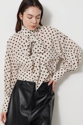 【ウィムガゼット/Whim Gazette】のドットボウタイブラウス 人気、トレンドファッション・服の通販 founy(ファニー) ファッション Fashion レディースファッション Fashion for Women トップス・カットソー Cut & Sew Tops シャツ・ブラウス・オフィスカジュアル Elegant Blouses & Button-Ups クラシカル Classical, Vintage-Inspired スリーブ Sleeve, Long Sleeve / Short Sleeve ドット Polka Dot, Dot Pattern ドレープ Drape, Draping Fabric パウダー Powder, Soft Tone プリント Print, Printed Pattern リラックス Relax, Relaxed Fit ロング Long, Long-Length ワイド Wide, Wide Fit エレガント 上品 Elegant 新作・新入荷 New Arrivals / New In |ID:prp329100004922207