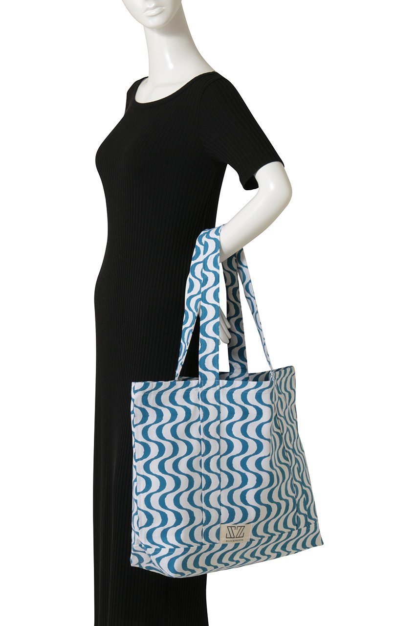 【エスゼット ブロックプリント/SZ Blockprints】のMEDIUM TOTE WAVY トートバッグ 人気、トレンドファッション・服の通販 founy(ファニー) 　ファッション　Fashion　レディースファッション　Fashion for Women　バッグ　Bags　ビッグ　Big, Oversized　ビーチ　Beach, Seaside　新作・新入荷　New Arrivals / New In　旅行　Travel　雑誌　Magazine, Fashion Magazine　other-3|ID: prp329100004922495 ipo3291000000036935205