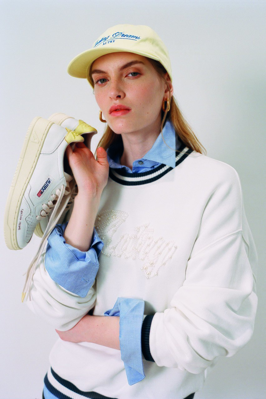 【オートリー/AUTRY】のパールロゴスウェット 人気、トレンドファッション・服の通販 founy(ファニー) 　ファッション　Fashion　レディースファッション　Fashion for Women　トップス・カットソー　Cut & Sew Tops　シャツ・ブラウス・オフィスカジュアル　Elegant Blouses & Button-Ups　レディースパーカー・カジュアルフーディー　Casual Hoodies & Sweatshirts　ロングTシャツ・Tシャツ　Longline T-Shirts & Tees　スウェット・クルーネックトップス　Sweatshirts & Crewnecks / Relaxed Fit Sweat Tops　カットソー・ベーシックTシャツ　Cut-and-Sewn Tops / Stretch Tees & Basics　キャップ　Cap, Baseball Cap　スウェット / スエット　Sweatshirt, Sweatwear　スポーティ　Sporty, Casual Athletic　デニム　Denim, Jeans Material　パール　Pearl, Pearl Accent　フロント　Front, Front Design　ボトム　Bottoms, Lower Wear　リラックス　Relax, Relaxed Fit　新作・新入荷　New Arrivals / New In　other-6|ID: prp329100004922623 ipo3291000000036936118