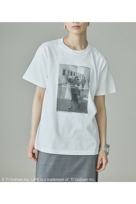 【カレンソロジー/Curensology】の【LIFE PICTURE COLLECTION】別注G.KTシャツ(タテ) 人気、トレンドファッション・服の通販 founy(ファニー) ファッション Fashion レディースファッション Fashion for Women トップス・カットソー Cut & Sew Tops シャツ・ブラウス・オフィスカジュアル Elegant Blouses & Button-Ups ロングTシャツ・Tシャツ Longline T-Shirts & Tees カットソー・ベーシックTシャツ Cut-and-Sewn Tops / Stretch Tees & Basics おすすめ Recommended / Our Picks アクセサリー Fashion Accessories インナー Innerwear カットソー Cut and Sewn Top ショート Short, Short Length シンプル Simple, Minimal ジャケット Jacket, Outerwear スタイリッシュ Stylish, Fashionable スペシャル Special, Limited Edition スリーブ Sleeve, Long Sleeve / Short Sleeve フロント Front, Front Design プリント Print, Printed Pattern モノトーン Monotone, Black and White ロング Long, Long-Length 別注 Limited Edition, Custom Order 夏 Summer 新作・新入荷 New Arrivals / New In 春 Spring 洗える Machine Washable |ID:prp329100004922674