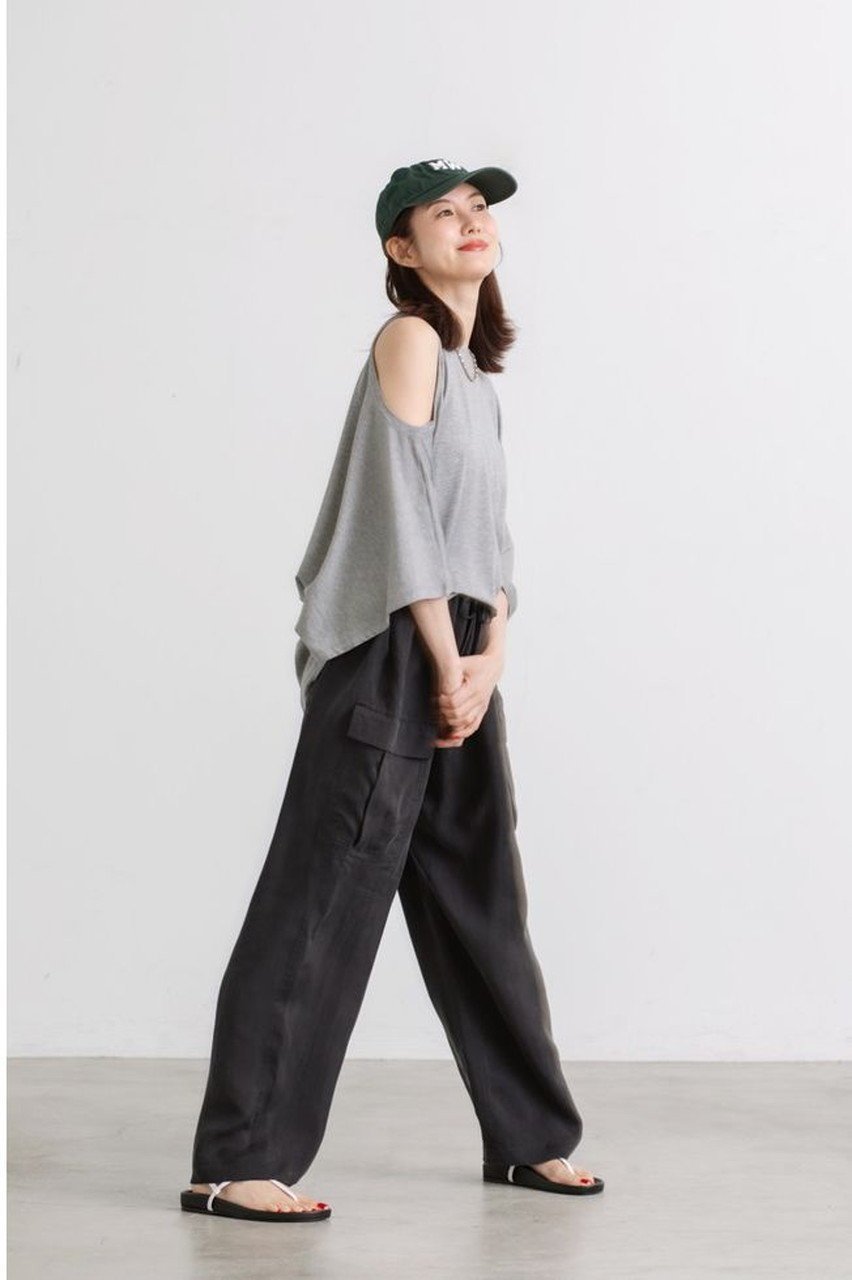 【マイ ウィークネス/MY WEAKNESS】のSigrid Asymmetry T-shirt 人気、トレンドファッション・服の通販 founy(ファニー) 　ファッション　Fashion　レディースファッション　Fashion for Women　トップス・カットソー　Cut & Sew Tops　シャツ・ブラウス・オフィスカジュアル　Elegant Blouses & Button-Ups　ロングTシャツ・Tシャツ　Longline T-Shirts & Tees　カッティング　Cutting Detail　スリーブ　Sleeve, Long Sleeve / Short Sleeve　ボトム　Bottoms, Lower Wear　ロング　Long, Long-Length　新作・新入荷　New Arrivals / New In　other-6|ID: prp329100004923224 ipo3291000000036941205