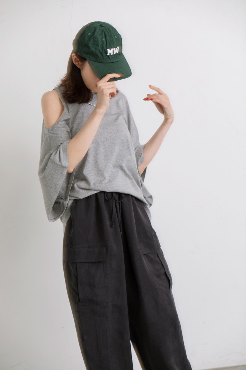 【マイ ウィークネス/MY WEAKNESS】のSigrid Asymmetry T-shirt 人気、トレンドファッション・服の通販 founy(ファニー) 　ファッション　Fashion　レディースファッション　Fashion for Women　トップス・カットソー　Cut & Sew Tops　シャツ・ブラウス・オフィスカジュアル　Elegant Blouses & Button-Ups　ロングTシャツ・Tシャツ　Longline T-Shirts & Tees　カッティング　Cutting Detail　スリーブ　Sleeve, Long Sleeve / Short Sleeve　ボトム　Bottoms, Lower Wear　ロング　Long, Long-Length　新作・新入荷　New Arrivals / New In　other-8|ID: prp329100004923224 ipo3291000000036941210