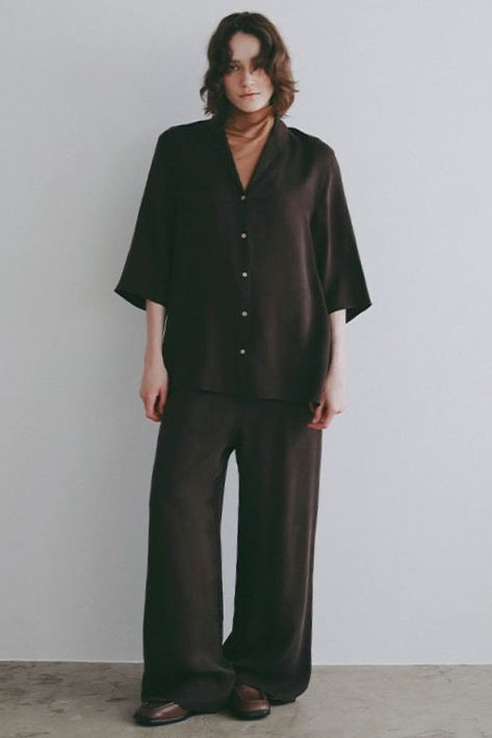 【エトレトウキョウ/ETRE TOKYO】のリラクシーキュプラパンツ インテリア・キッズ・メンズ・レディースファッション・服の通販 founy(ファニー) https://founy.com/ ファッション Fashion レディースファッション Fashion for Women パンツ Pants & Trousers キュプラ Cupro, Eco Fabric シューズ Shoes, Footwear ストレート Straight, Straight Cut スニーカー Sneakers, Trainers セットアップ Set-Up, Coordinated Outfit なめらか Smooth, Silky Texture フラット Flat, Flat Shoes リラックス Relax, Relaxed Fit ワイド Wide, Wide Fit 再入荷 Restock / Back in Stock エレガント 上品 Elegant |ID: prp329100004923603 ipo3291000000036944004