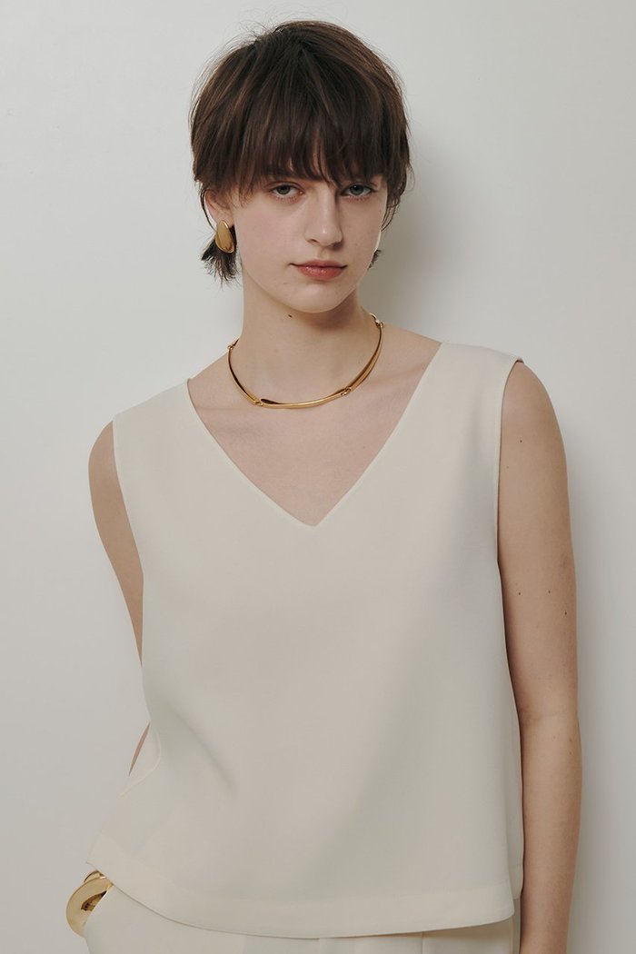 【アルアバイル/allureville】のダブルクロスショートVネックプルオーバー インテリア・キッズ・メンズ・レディースファッション・服の通販 founy(ファニー) https://founy.com/ ファッション Fashion レディースファッション Fashion for Women トップス・カットソー Cut & Sew Tops キャミソール&ノースリーブ Camisoles & Sleeveless Tops シャツ・ブラウス・オフィスカジュアル Elegant Blouses & Button-Ups カジュアルプルオーバー・ニットトップス Pullovers & Knit Tops / Casual Pullovers Vネックトップス V-Neck Tops / V-Cut Neckline Shirts セットアップ Set-Up, Coordinated Outfit ドレープ Drape, Draping Fabric ノースリーブ Sleeveless, No-Sleeve バランス Balance, Style Balance ボックス Boxy, Box Shape |ID: prp329100004924523 ipo3291000000036951166