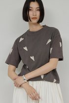 【ガリャルダガランテ/GALLARDAGALANTE】の【Dhritie】リーフ刺繍Tee 人気、トレンドファッション・服の通販 founy(ファニー) ファッション Fashion レディースファッション Fashion for Women トップス・カットソー Cut & Sew Tops シャツ・ブラウス・オフィスカジュアル Elegant Blouses & Button-Ups ロングTシャツ・Tシャツ Longline T-Shirts & Tees カットソー・ベーシックTシャツ Cut-and-Sewn Tops / Stretch Tees & Basics カットソー Cut and Sewn Top ショート Short, Short Length スリーブ Sleeve, Long Sleeve / Short Sleeve リーフ Leaf, Botanical Leaf ワイド Wide, Wide Fit thumbnail グレー1|ID: prp329100004924689 ipo3291000000036952452