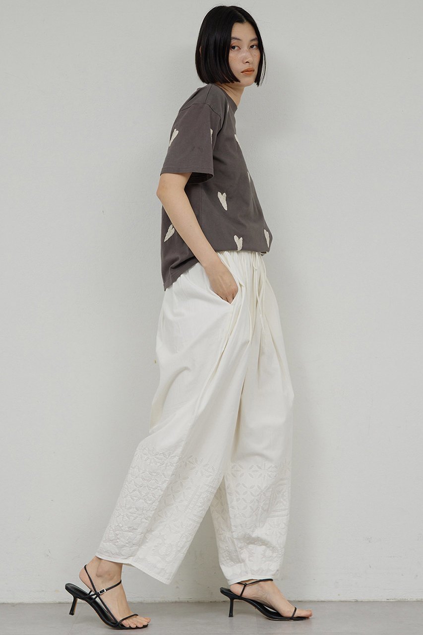 【ガリャルダガランテ/GALLARDAGALANTE】の【Dhritie】リーフ刺繍Tee 人気、トレンドファッション・服の通販 founy(ファニー) ファッション Fashion レディースファッション Fashion for Women トップス・カットソー Cut & Sew Tops シャツ・ブラウス・オフィスカジュアル Elegant Blouses & Button-Ups ロングTシャツ・Tシャツ Longline T-Shirts & Tees カットソー・ベーシックTシャツ Cut-and-Sewn Tops / Stretch Tees & Basics カットソー Cut and Sewn Top ショート Short, Short Length スリーブ Sleeve, Long Sleeve / Short Sleeve リーフ Leaf, Botanical Leaf ワイド Wide, Wide Fit other-3|ID: prp329100004924689 ipo3291000000036952454