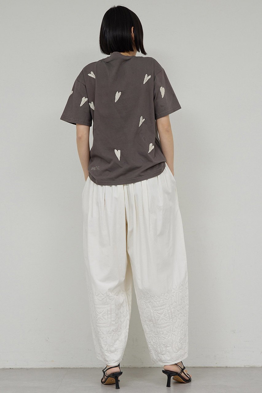 【ガリャルダガランテ/GALLARDAGALANTE】の【Dhritie】リーフ刺繍Tee 人気、トレンドファッション・服の通販 founy(ファニー) ファッション Fashion レディースファッション Fashion for Women トップス・カットソー Cut & Sew Tops シャツ・ブラウス・オフィスカジュアル Elegant Blouses & Button-Ups ロングTシャツ・Tシャツ Longline T-Shirts & Tees カットソー・ベーシックTシャツ Cut-and-Sewn Tops / Stretch Tees & Basics カットソー Cut and Sewn Top ショート Short, Short Length スリーブ Sleeve, Long Sleeve / Short Sleeve リーフ Leaf, Botanical Leaf ワイド Wide, Wide Fit other-5|ID: prp329100004924689 ipo3291000000036952456