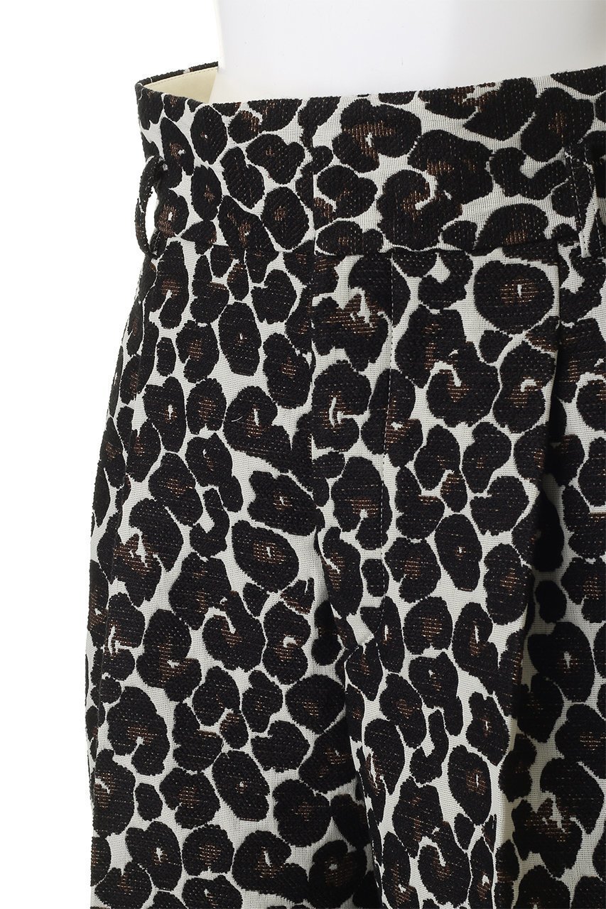 【アンクレイヴ/uncrave】のレオパードジャガード ショートトラウザー 人気、トレンドファッション・服の通販 founy(ファニー) 　ファッション　Fashion　レディースファッション　Fashion for Women　パンツ　Pants & Trousers　ショートパンツ・ハーフパンツ　High-Waisted & Relaxed Shorts　アクリル　Acrylic Material　ショート　Short, Short Length　ジャカード／ジャガード　Jacquard, Woven Pattern　ダメージ　Distressed, Destroyed　フロント　Front, Front Design　ブルゾン　Blouson, Bomber Jacket　ベーシック　Basic, Essential　レオパード　Leopard, Animal Print　other-5|ID: prp329100004924725 ipo3291000000036952827