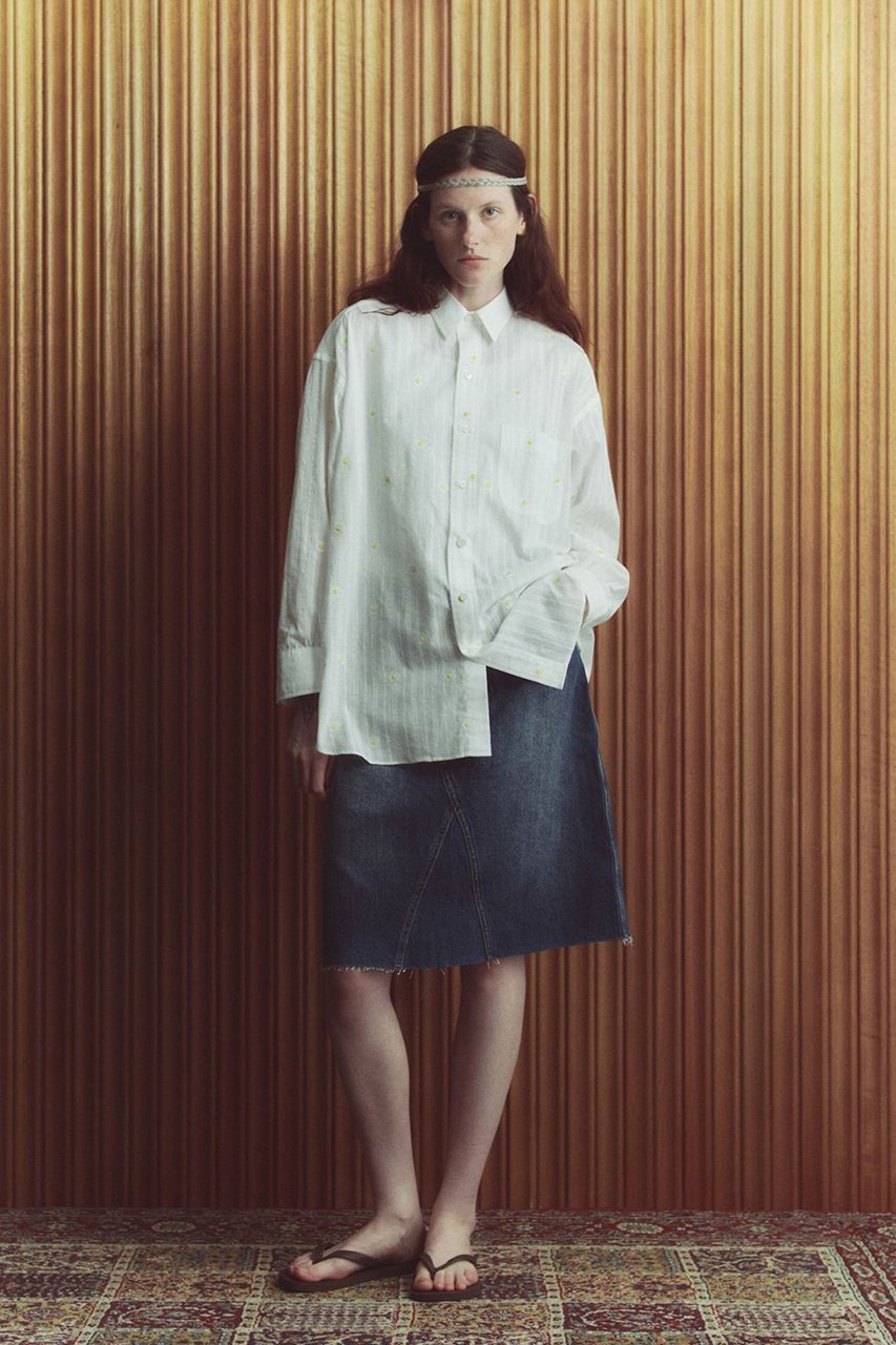 【クチュールドアダム/COUTURE D'ADAM】のマーガレット刺繍ビッグシャツ 人気、トレンドファッション・服の通販 founy(ファニー) 　ファッション　Fashion　レディースファッション　Fashion for Women　トップス・カットソー　Cut & Sew Tops　シャツ・ブラウス・オフィスカジュアル　Elegant Blouses & Button-Ups　なめらか　Smooth, Silky Texture　スラックス　Slacks, Dress Pants　スリーブ　Sleeve, Long Sleeve / Short Sleeve　デニム　Denim, Jeans Material　ビッグ　Big, Oversized　マーガレット　Marguerite, Daisy Pattern　リラックス　Relax, Relaxed Fit　ロング　Long, Long-Length　ワイド　Wide, Wide Fit　エレガント 上品　Elegant　再入荷　Restock / Back in Stock　other-6|ID: prp329100004924790 ipo3291000000036953374