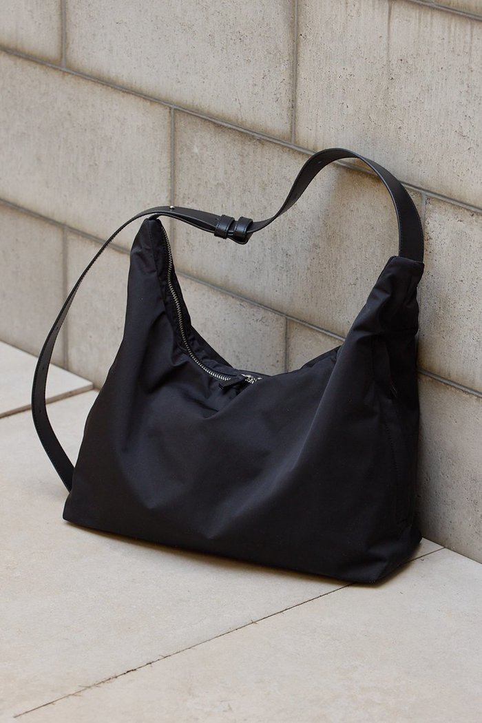 【ウィムガゼット/Whim Gazette】の【THE PAUSE】ワンハンドルバッグ インテリア・キッズ・メンズ・レディースファッション・服の通販 founy(ファニー) https://founy.com/ ファッション Fashion レディースファッション Fashion for Women バッグ Bags グラデーション Gradient, Ombre ショルダー Shoulder, Shoulder Strap ベーシック Basic, Essential ポケット Pocket, Pocket Detail ワーク Workwear, Utility Style ヴィンテージ Vintage Style 軽量 Lightweight, Ultra Light |ID: prp329100004924819 ipo3291000000036953583