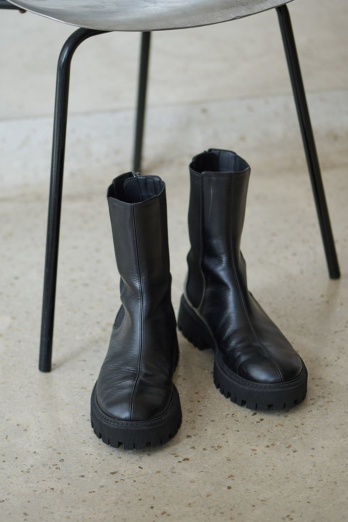 【ウィムガゼット/Whim Gazette】の【THE PAUSE】レザーサイドゴアブーツ インテリア・キッズ・メンズ・レディースファッション・服の通販 founy(ファニー) https://founy.com/ ファッション Fashion レディースファッション Fashion for Women インソール Shoe Insole ヴィンテージ Vintage Style 厚底 Platform Shoes クッション Cushion, Throw Pillow グラデーション Gradient, Ombre ショート Short, Short Length スタイリッシュ Stylish, Fashionable デニム Denim, Jeans Material 定番 Standard, Basic Item バランス Balance, Style Balance ボトム Bottoms, Lower Wear ミドル Middle Length, Mid Height ワーク Workwear, Utility Style A/W・秋冬 Autumn/Winter |ID: prp329100004925107 ipo3291000000036956409