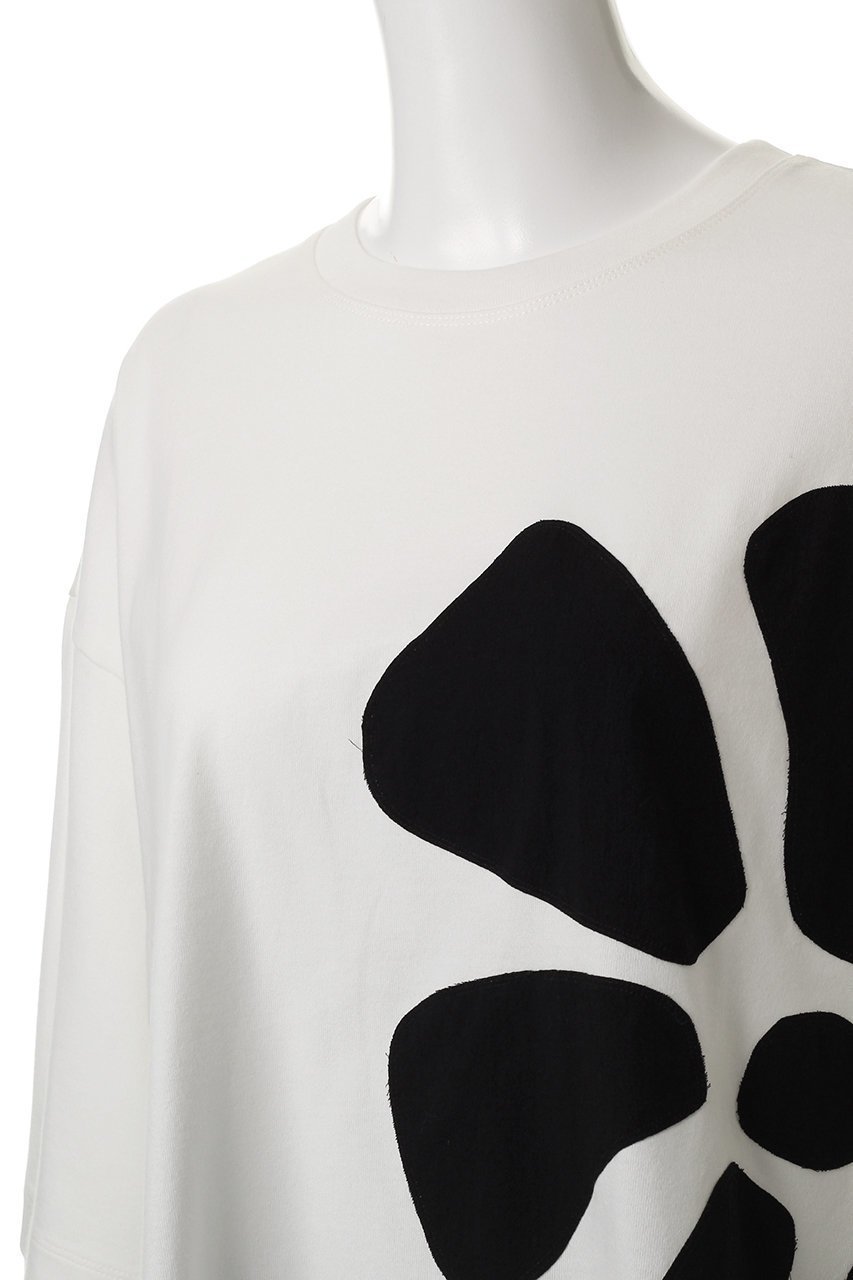 【プレインピープル/PLAIN PEOPLE】のアップリケ花モチーフTシャツ 人気、トレンドファッション・服の通販 founy(ファニー) 　ファッション　Fashion　レディースファッション　Fashion for Women　トップス・カットソー　Cut & Sew Tops　シャツ・ブラウス・オフィスカジュアル　Elegant Blouses & Button-Ups　ロングTシャツ・Tシャツ　Longline T-Shirts & Tees　カットソー・ベーシックTシャツ　Cut-and-Sewn Tops / Stretch Tees & Basics　アシンメトリー　Asymmetrical Style　ショート　Short, Short Length　スリーブ　Sleeve, Long Sleeve / Short Sleeve　フラワー　Flower, Floral　モチーフ　Motif, Design Theme　モノトーン　Monotone, Black and White　other-5|ID: prp329100004926489 ipo3291000000036965639