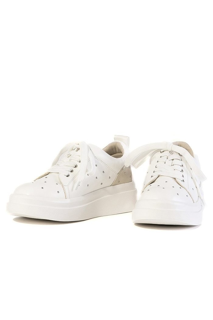 【ダニエラ アンド ジェマ/Daniella & GEMMA】の【レイン対応】スタッズスニーカー インテリア・キッズ・メンズ・レディースファッション・服の通販 founy(ファニー) https://founy.com/ ファッション Fashion レディースファッション Fashion for Women シルバー Silver, Metallic Silver スタッズ Studs, Metal Accents スニーカー Sneakers, Trainers バランス Balance, Style Balance レイン Rain, Rainproof A/W・秋冬 Autumn/Winter 軽量 Lightweight, Ultra Light |ID: prp329100004926556 ipo3291000000036966179