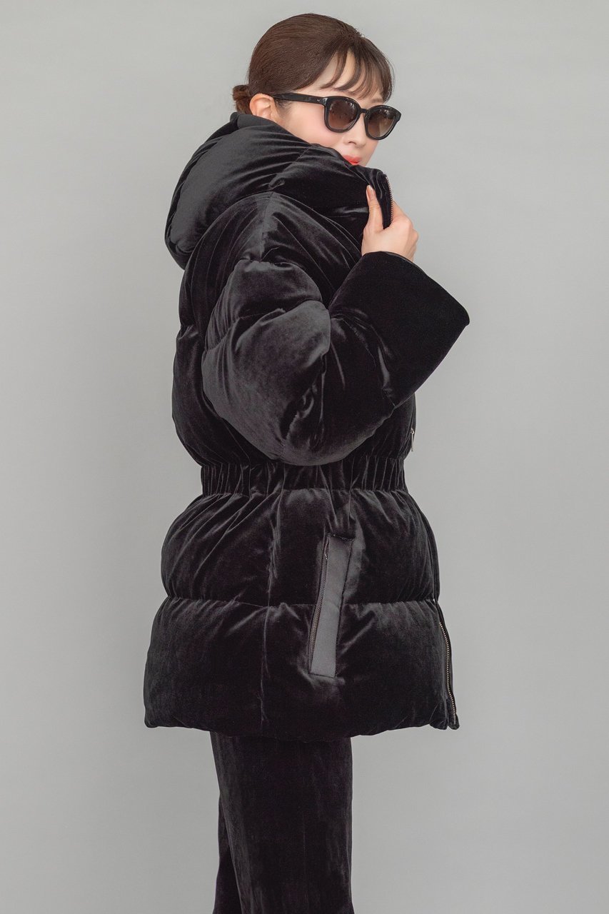 【デイジーリン/DAISY LIN】のDaisy Velour × Satin “Luxe Down” 人気、トレンドファッション・服の通販 founy(ファニー) 　ファッション　Fashion　レディースファッション　Fashion for Women　アウター　Coat / Outerwear Collection　コート・ロングコート・ピーコート　Long Coats, Peacoats & More　なめらか　Smooth, Silky Texture　エレガント 上品　Elegant　サテン　Satin, Glossy Fabric　ダウン　Down, Puffer　ハイネック　High Neck, Mock Neck　ベロア　Velour, Soft Velvet　ポケット　Pocket, Pocket Detail　ラグジュアリー　Luxury, Elegant　冬　Winter / This Winter　other-7|ID: prp329100004926570 ipo3291000000036966291