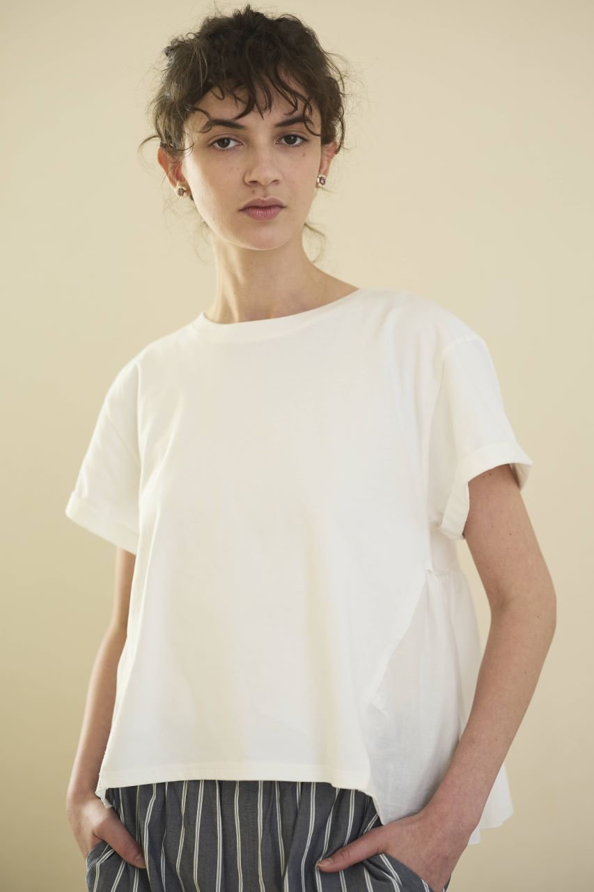 【ナナデコール/nanadecor】のバックフリルコンビTシャツ 人気、トレンドファッション・服の通販 founy(ファニー) 　ファッション　Fashion　レディースファッション　Fashion for Women　トップス・カットソー　Cut & Sew Tops　シャツ・ブラウス・オフィスカジュアル　Elegant Blouses & Button-Ups　ロングTシャツ・Tシャツ　Longline T-Shirts & Tees　カットソー・ベーシックTシャツ　Cut-and-Sewn Tops / Stretch Tees & Basics　カットソー　Cut and Sewn Top　ギャザー　Gathered, Ruffled　コンビ　Combo, Combination Style　シアー　Sheer, See-Through　ショート　Short, Short Length　シンプル　Simple, Minimal　スリーブ　Sleeve, Long Sleeve / Short Sleeve　フェミニン　Feminine, Girly　フリル　Frill, Ruffle　フロント　Front, Front Design　リラックス　Relax, Relaxed Fit　other-8|ID: prp329100004927389 ipo3291000000036972762