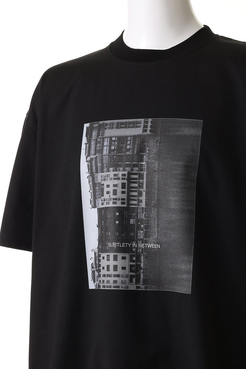 【シュタイン/ssstein】の【UNISEX】OVERSIZED PRINT TEE -SUBTLETY- (MARCERIZ 人気、トレンドファッション・服の通販 founy(ファニー) 　ファッション　Fashion　レディースファッション　Fashion for Women　トップス・カットソー　Cut & Sew Tops　シャツ・ブラウス・オフィスカジュアル　Elegant Blouses & Button-Ups　ロングTシャツ・Tシャツ　Longline T-Shirts & Tees　カットソー・ベーシックTシャツ　Cut-and-Sewn Tops / Stretch Tees & Basics　ユニセックス　Unisex, Genderless　なめらか　Smooth, Silky Texture　ショート　Short, Short Length　シルケット　Silket, Silky Cotton　スリーブ　Sleeve, Long Sleeve / Short Sleeve　プリント　Print, Printed Pattern　人気　Popular, Best Seller　other-5|ID: prp329100004927839 ipo3291000000036977563