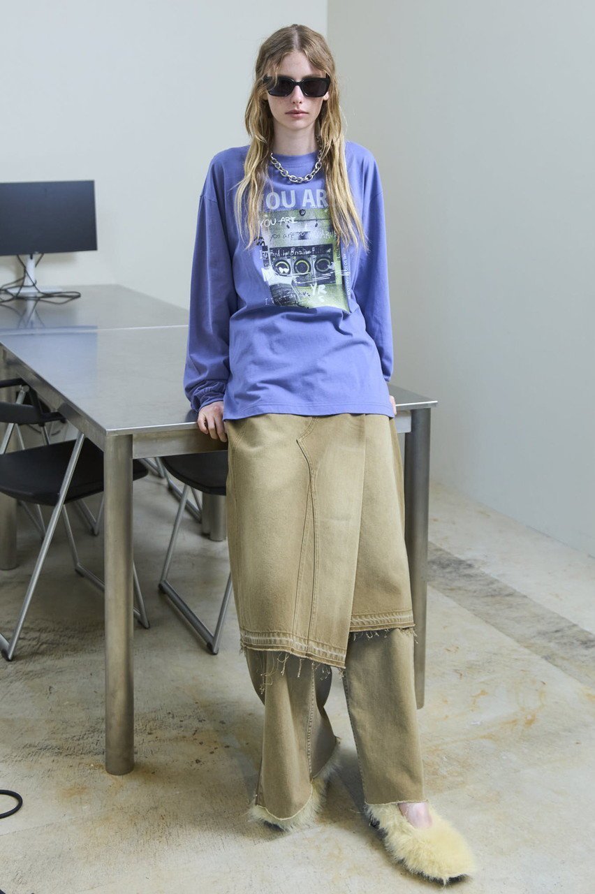 【メゾンスペシャル/MAISON SPECIAL】のLaundry Photo Long Sleeve T-shirt/ランドリーフォトロンTEE 人気、トレンドファッション・服の通販 founy(ファニー) 　ファッション　Fashion　レディースファッション　Fashion for Women　トップス・カットソー　Cut & Sew Tops　シャツ・ブラウス・オフィスカジュアル　Elegant Blouses & Button-Ups　ロングTシャツ・Tシャツ　Longline T-Shirts & Tees　カットソー・ベーシックTシャツ　Cut-and-Sewn Tops / Stretch Tees & Basics　インナー　Innerwear　カーゴパンツ　Cargo Pants, Utility Pants　グラフィック　Graphic, Graphic Design　スリーブ　Sleeve, Long Sleeve / Short Sleeve　デニム　Denim, Jeans Material　ピーチ　Peach, Soft Touch　フロント　Front, Front Design　プリント　Print, Printed Pattern　ロング　Long, Long-Length　A/W・秋冬　Autumn/Winter　other-8|ID: prp329100004929192 ipo3291000000036991788