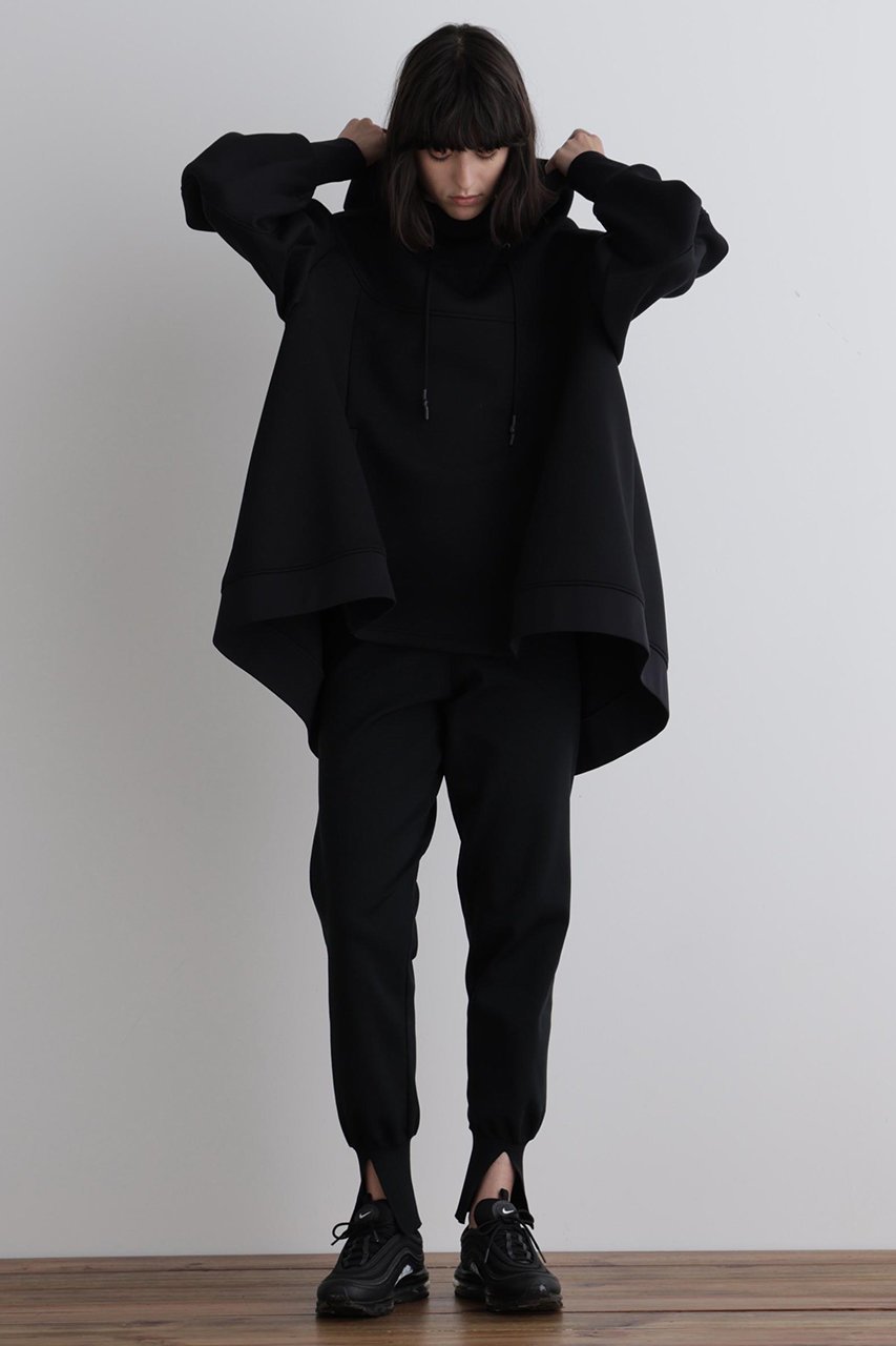 【ル フィル/LE PHIL】の《LE PHIL SPORTS》テックダンボールジャージフーディ 人気、トレンドファッション・服の通販 founy(ファニー) 　ファッション　Fashion　レディースファッション　Fashion for Women　トップス・カットソー　Cut & Sew Tops　シャツ・ブラウス・オフィスカジュアル　Elegant Blouses & Button-Ups　レディースパーカー・カジュアルフーディー　Casual Hoodies & Sweatshirts　ロングTシャツ・Tシャツ　Longline T-Shirts & Tees　スウェット・クルーネックトップス　Sweatshirts & Crewnecks / Relaxed Fit Sweat Tops　カットソー・ベーシックTシャツ　Cut-and-Sewn Tops / Stretch Tees & Basics　おすすめ　Recommended / Our Picks　ショート　Short, Short Length　スポーツ　Sports, Activewear　スポーティ　Sporty, Casual Athletic　フレア　Flare, Flared　レイン　Rain, Rainproof　再入荷　Restock / Back in Stock　other-3|ID: prp329100004929481 ipo3291000000036994255