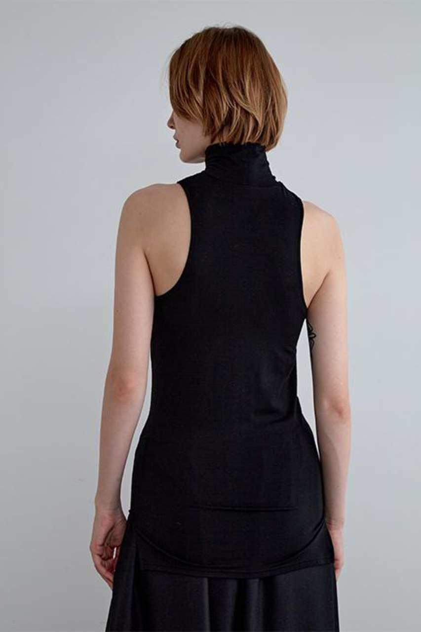 【ル フィル/LE PHIL】のカップインハイネックトップ 人気、トレンドファッション・服の通販 founy(ファニー) 　ファッション　Fashion　レディースファッション　Fashion for Women　トップス・カットソー　Cut & Sew Tops　キャミソール&ノースリーブ　Camisoles & Sleeveless Tops　シャツ・ブラウス・オフィスカジュアル　Elegant Blouses & Button-Ups　ロングTシャツ・Tシャツ　Longline T-Shirts & Tees　カットソー・ベーシックTシャツ　Cut-and-Sewn Tops / Stretch Tees & Basics　アメリカン　American Style　キャミソール　Camisole, Spaghetti Strap Top　ジャケット　Jacket, Outerwear　ストレッチ　Stretch, Stretchy Fabric　スリーブ　Sleeve, Long Sleeve / Short Sleeve　タンク　Tank Top, Sleeveless Top　ハイネック　High Neck, Mock Neck　ベーシック　Basic, Essential　エレガント 上品　Elegant　other-3|ID: prp329100004929485 ipo3291000000036994285