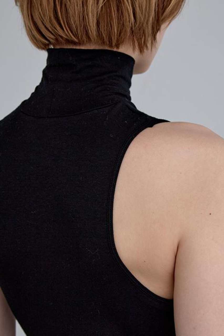 【ル フィル/LE PHIL】のカップインハイネックトップ 人気、トレンドファッション・服の通販 founy(ファニー) 　ファッション　Fashion　レディースファッション　Fashion for Women　トップス・カットソー　Cut & Sew Tops　キャミソール&ノースリーブ　Camisoles & Sleeveless Tops　シャツ・ブラウス・オフィスカジュアル　Elegant Blouses & Button-Ups　ロングTシャツ・Tシャツ　Longline T-Shirts & Tees　カットソー・ベーシックTシャツ　Cut-and-Sewn Tops / Stretch Tees & Basics　アメリカン　American Style　キャミソール　Camisole, Spaghetti Strap Top　ジャケット　Jacket, Outerwear　ストレッチ　Stretch, Stretchy Fabric　スリーブ　Sleeve, Long Sleeve / Short Sleeve　タンク　Tank Top, Sleeveless Top　ハイネック　High Neck, Mock Neck　ベーシック　Basic, Essential　エレガント 上品　Elegant　other-8|ID: prp329100004929485 ipo3291000000036994295