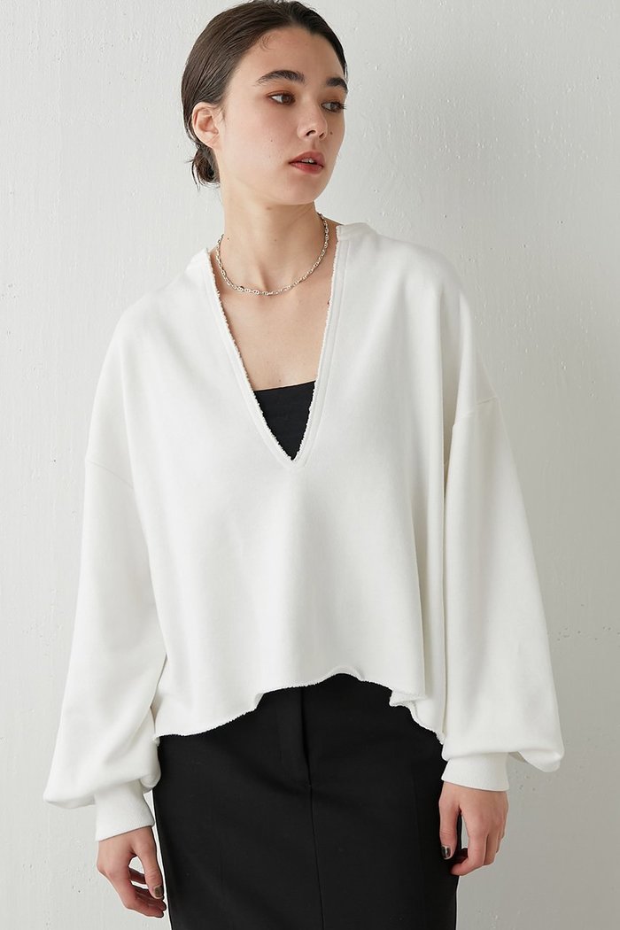 【ウィムガゼット/Whim Gazette】のスウェットVネックプルオーバー2 インテリア・キッズ・メンズ・レディースファッション・服の通販 founy(ファニー) https://founy.com/ ファッション Fashion レディースファッション Fashion for Women トップス・カットソー Cut & Sew Tops シャツ・ブラウス・オフィスカジュアル Elegant Blouses & Button-Ups レディースパーカー・カジュアルフーディー Casual Hoodies & Sweatshirts ロングTシャツ・Tシャツ Longline T-Shirts & Tees カジュアルプルオーバー・ニットトップス Pullovers & Knit Tops / Casual Pullovers スウェット・クルーネックトップス Sweatshirts & Crewnecks / Relaxed Fit Sweat Tops カットソー・ベーシックTシャツ Cut-and-Sewn Tops / Stretch Tees & Basics Vネックトップス V-Neck Tops / V-Cut Neckline Shirts カットオフ Cut-Off Design キャミソール Camisole, Spaghetti Strap Top クロップド Cropped, Short Length スウェット / スエット Sweatshirt, Sweatwear スタイリッシュ Stylish, Fashionable ベビー Baby, Babywear おすすめ Recommended / Our Picks 日本製 Made In Japan |ID: prp329100004930541 ipo3291000000037005809