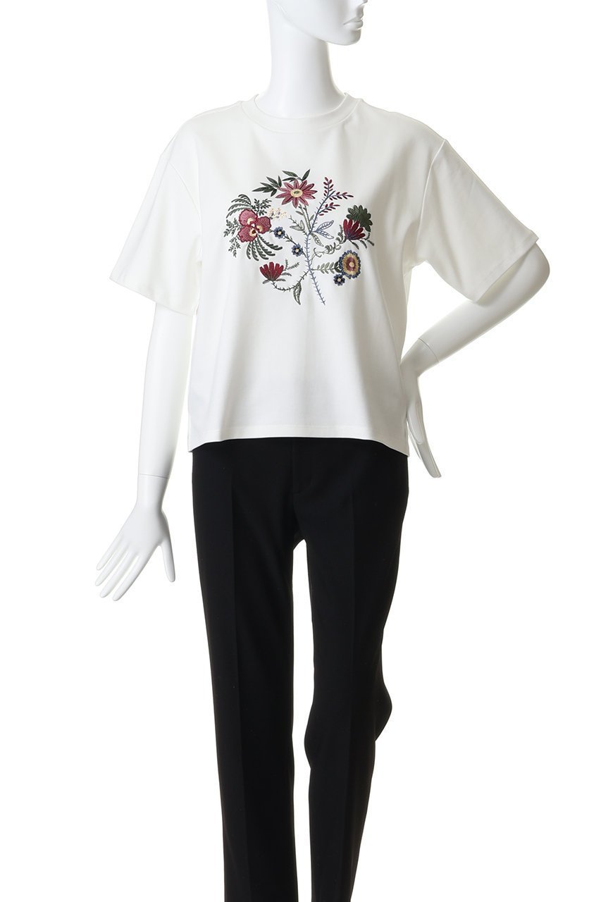 【マックスマーラ/Max Mara】の【Weekend Max Mara】SABATO フラワープリントハーフスリーブTシャツ 人気、トレンドファッション・服の通販 founy(ファニー) 　ファッション　Fashion　レディースファッション　Fashion for Women　トップス・カットソー　Cut & Sew Tops　シャツ・ブラウス・オフィスカジュアル　Elegant Blouses & Button-Ups　ロングTシャツ・Tシャツ　Longline T-Shirts & Tees　カットソー・ベーシックTシャツ　Cut-and-Sewn Tops / Stretch Tees & Basics　花柄・フラワープリント・モチーフ　Floral Prints & Motifs / Flower Pattern Tops　ショート　Short, Short Length　スリーブ　Sleeve, Long Sleeve / Short Sleeve　バタフライ　Butterfly, Butterfly Motif　フェミニン　Feminine, Girly　フラワー　Flower, Floral　プリント　Print, Printed Pattern　other-2|ID: prp329100004930929 ipo3291000000037009136