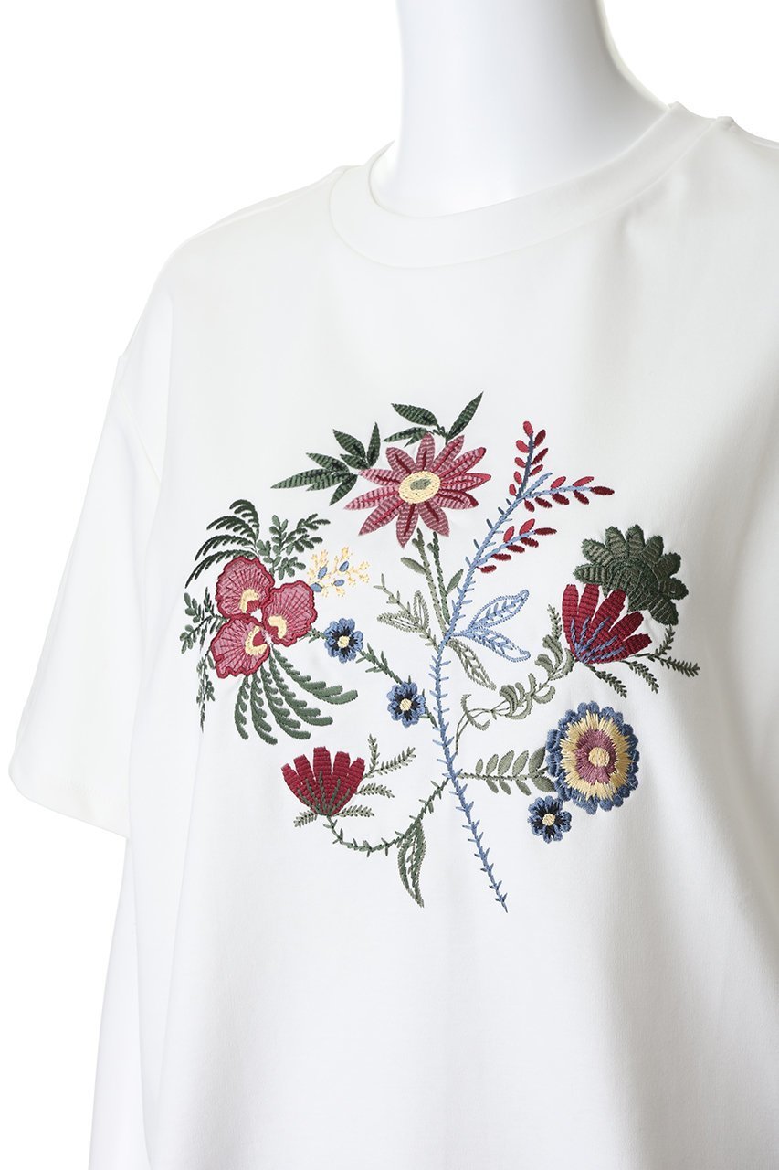 【マックスマーラ/Max Mara】の【Weekend Max Mara】SABATO フラワープリントハーフスリーブTシャツ 人気、トレンドファッション・服の通販 founy(ファニー) 　ファッション　Fashion　レディースファッション　Fashion for Women　トップス・カットソー　Cut & Sew Tops　シャツ・ブラウス・オフィスカジュアル　Elegant Blouses & Button-Ups　ロングTシャツ・Tシャツ　Longline T-Shirts & Tees　カットソー・ベーシックTシャツ　Cut-and-Sewn Tops / Stretch Tees & Basics　花柄・フラワープリント・モチーフ　Floral Prints & Motifs / Flower Pattern Tops　ショート　Short, Short Length　スリーブ　Sleeve, Long Sleeve / Short Sleeve　バタフライ　Butterfly, Butterfly Motif　フェミニン　Feminine, Girly　フラワー　Flower, Floral　プリント　Print, Printed Pattern　other-5|ID: prp329100004930929 ipo3291000000037009142