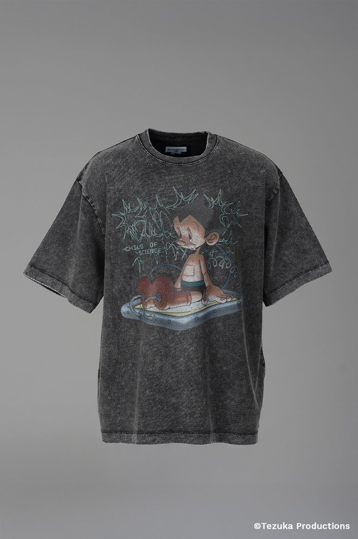 【メゾンスペシャル/MAISON SPECIAL】の【UNISEX】【TEZUKA CHARACTERS for MAISON SPECIAL】- ASTRO BOY - Prime-Over Fade Crew Neck Graphic T-Shirt/- 鉄腕アトム - プライムオーバーフェードクルーネックグラフィックTシャツ インテリア・キッズ・メンズ・レディースファッション・服の通販 founy(ファニー) https://founy.com/ ファッション Fashion レディースファッション Fashion for Women トップス・カットソー Cut & Sew Tops シャツ・ブラウス・オフィスカジュアル Elegant Blouses & Button-Ups ロングTシャツ・Tシャツ Longline T-Shirts & Tees カットソー・ベーシックTシャツ Cut-and-Sewn Tops / Stretch Tees & Basics イラスト Illustration インナー Innerwear キャラクター Character, Licensed Characters グラフィック Graphic, Graphic Design ショルダー Shoulder, Shoulder Strap ショート Short, Short Length シンプル Simple, Minimal スリーブ Sleeve, Long Sleeve / Short Sleeve ドロップ Drop Shoulder, Dropped Style バランス Balance, Style Balance パターン Pattern, Design Print フィット Fit, Slim Fit プリント Print, Printed Pattern ユニセックス Unisex, Genderless ユーズド Used, Vintage-Look リアル Real, Realistic |ID: prp329100004930992 ipo3291000000037009751